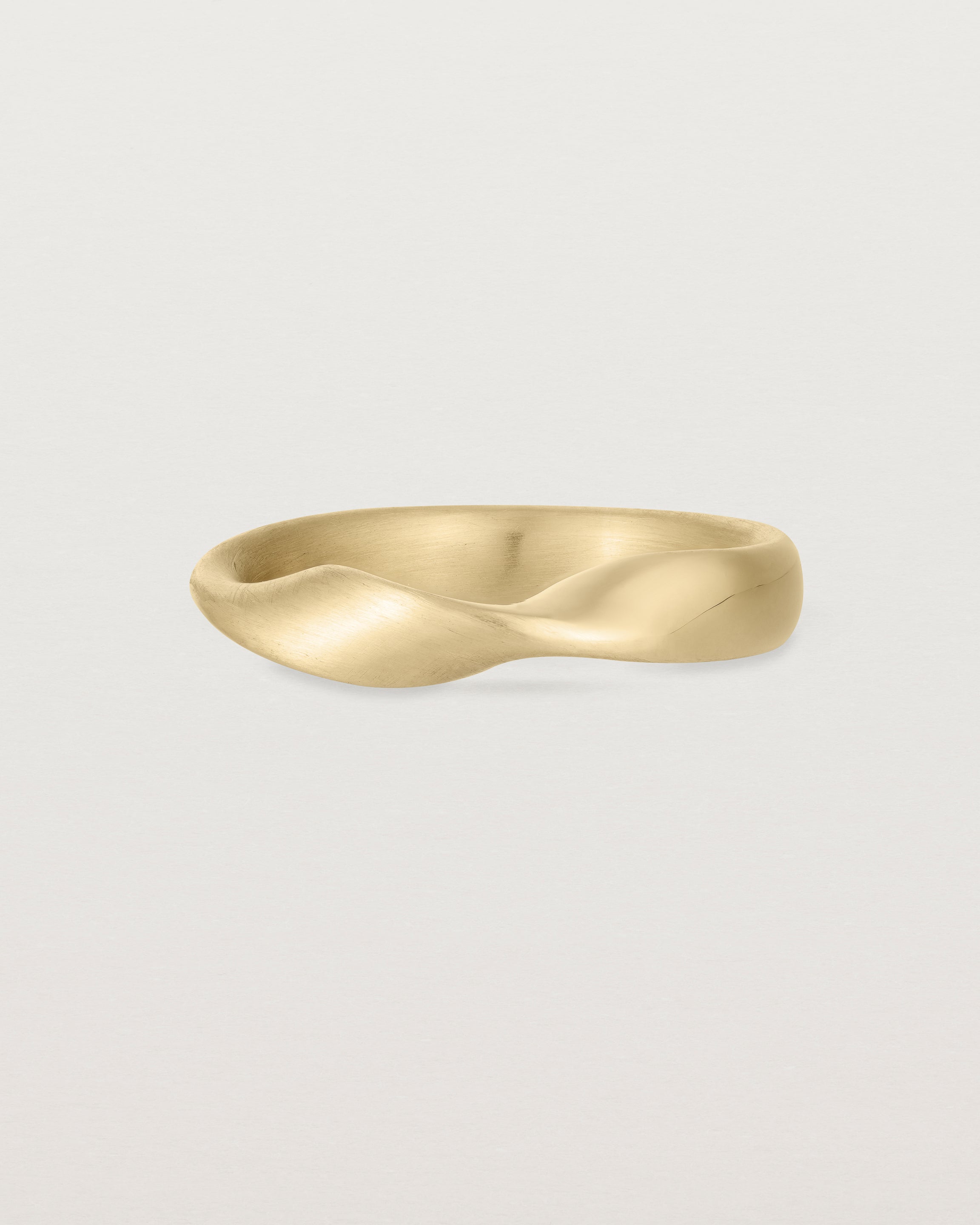 Front view of the Ellipse / Shift Ring in Yellow Gold.