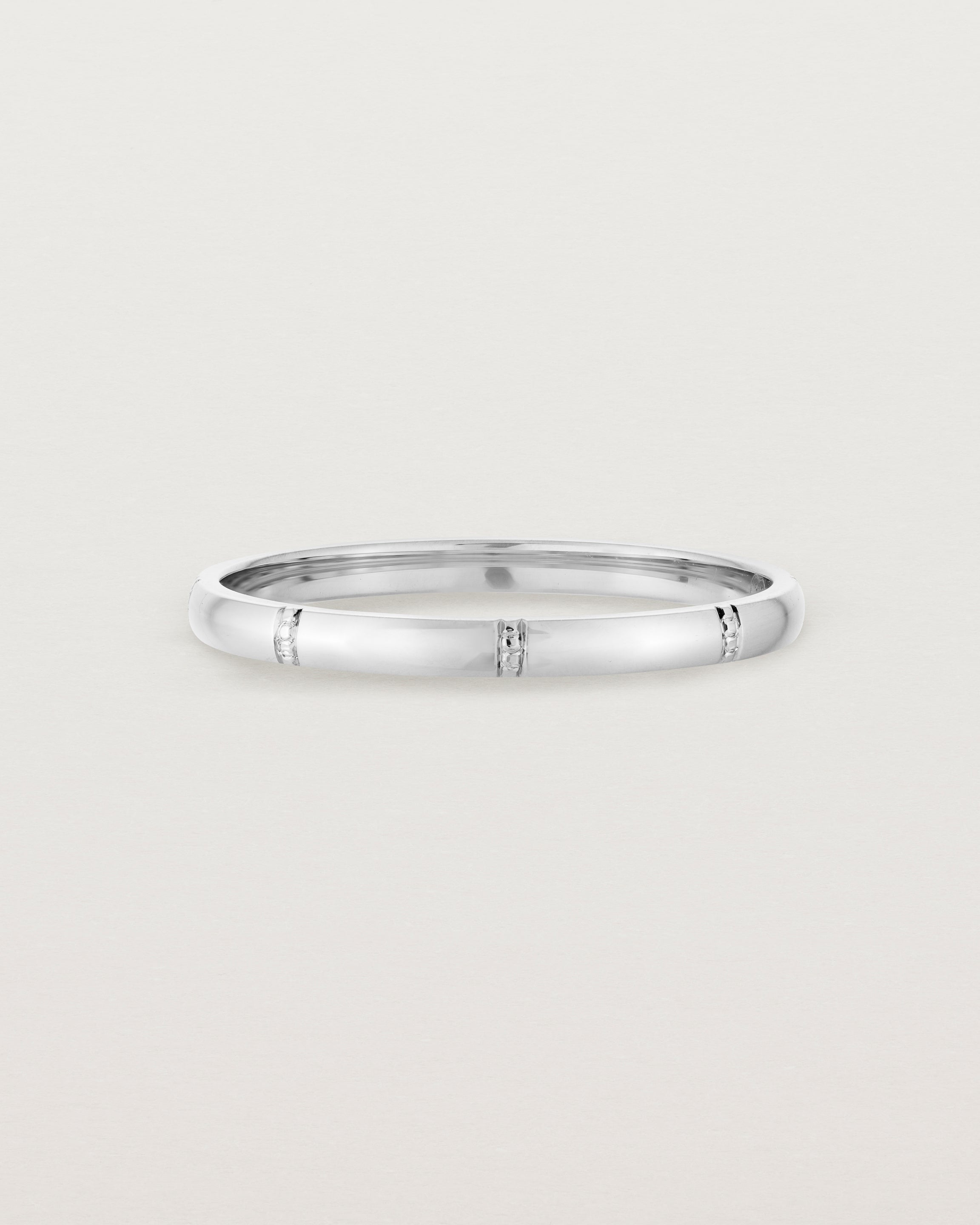 Front view of the Grain Wedding Ring | 2mm | White Gold.
