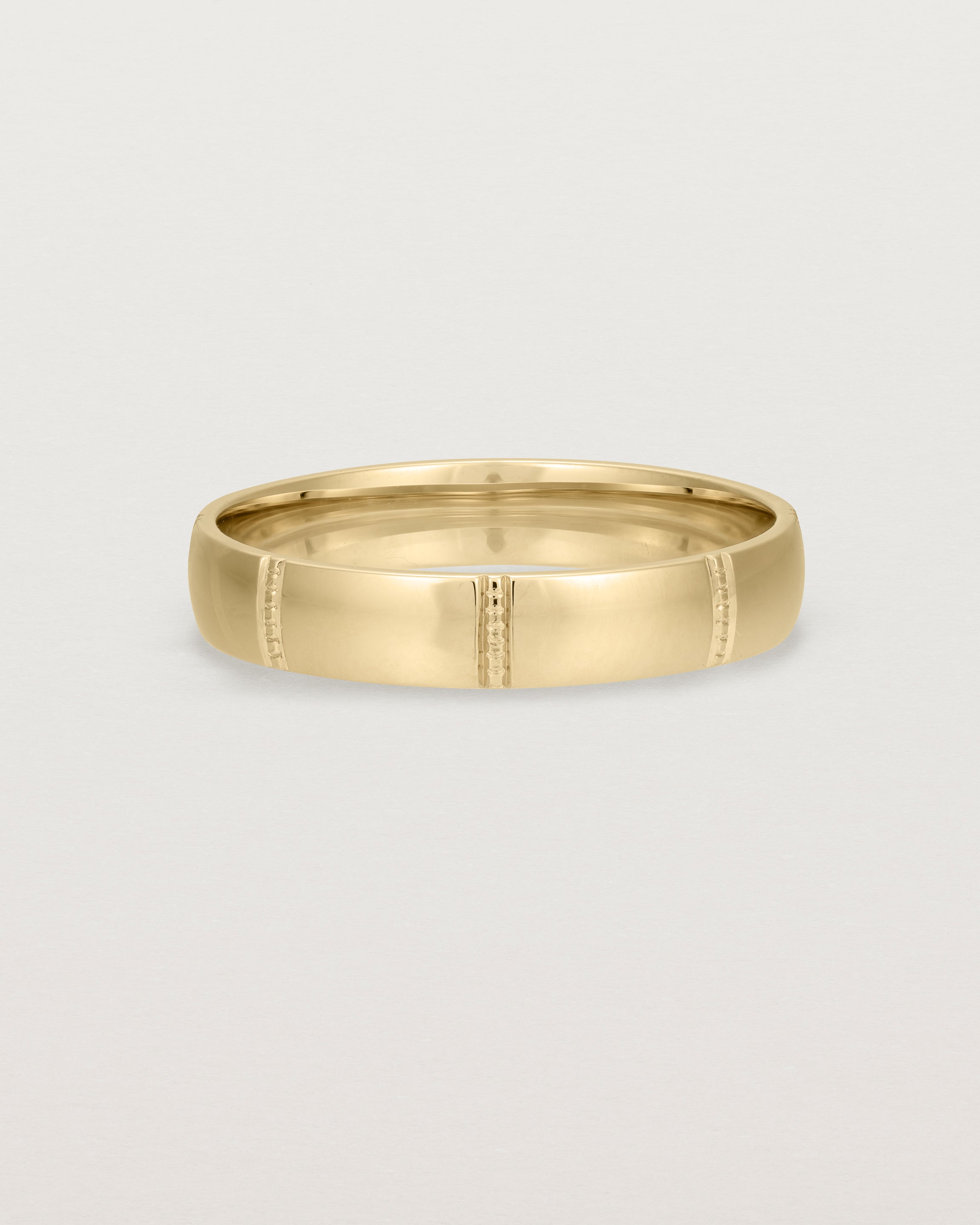 Front view of the Grain Wedding Ring | 4mm | Yellow Gold.