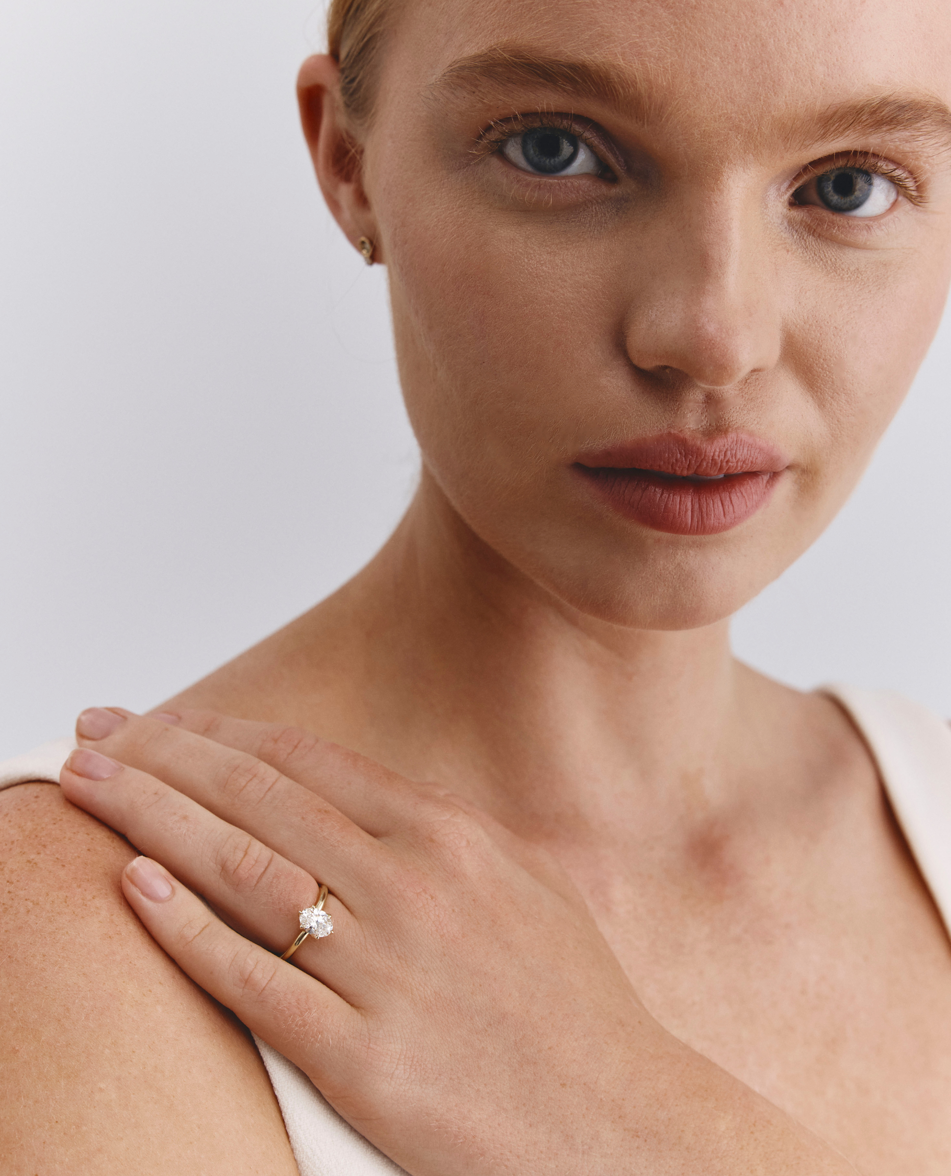 Eirene Solitaire | Oval Natural Diamond