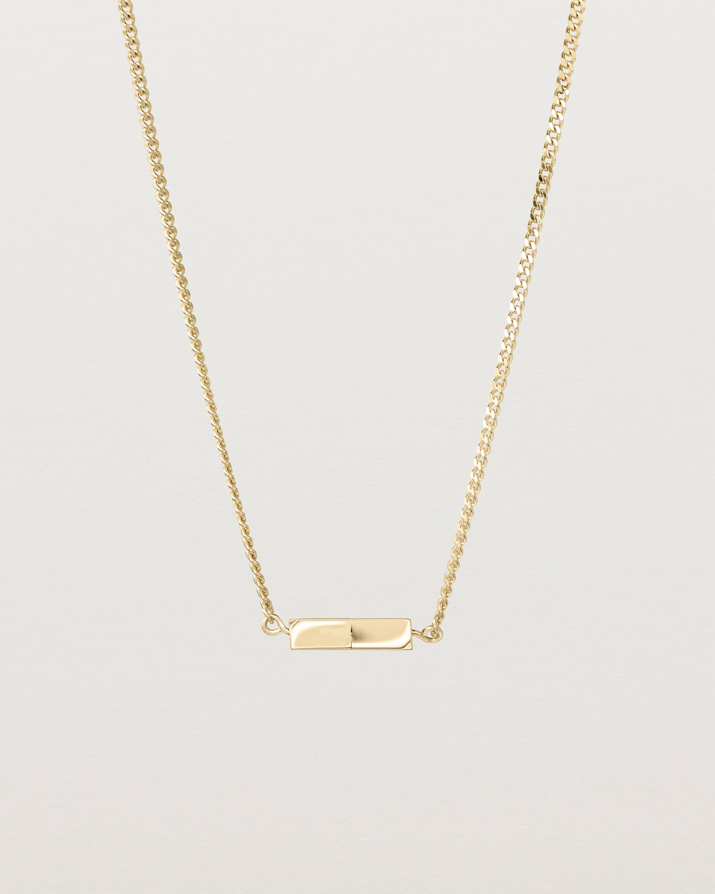 Front view of the Guardian Chain in yellow gold.