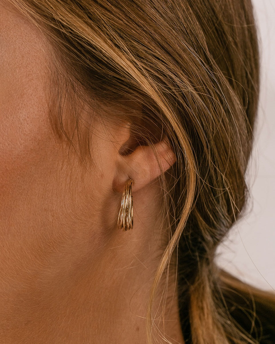 A woman wearing the Kamali Hoops | Yellow Gold