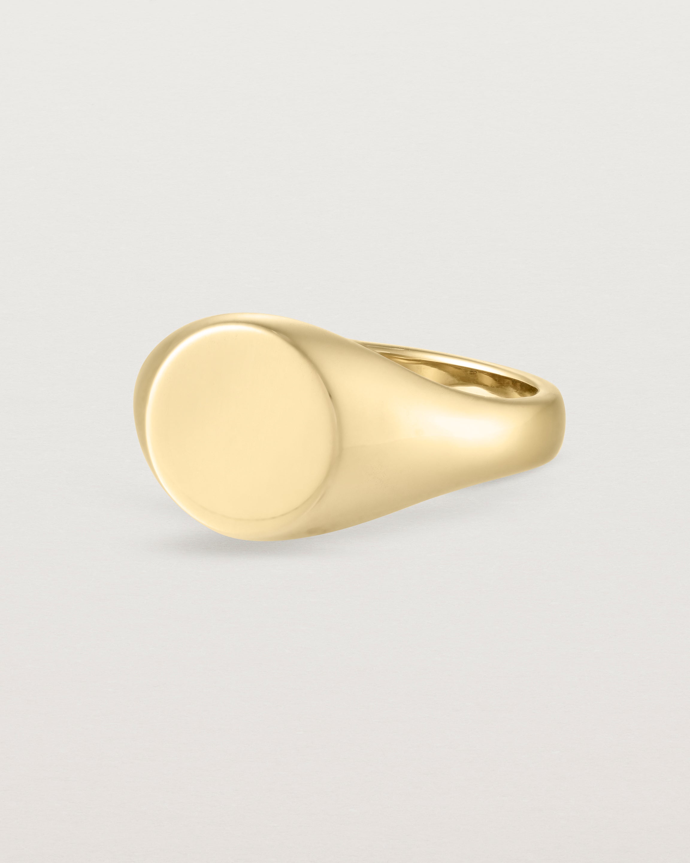 Angled view of the Kian Signet Ring | Yellow Gold.