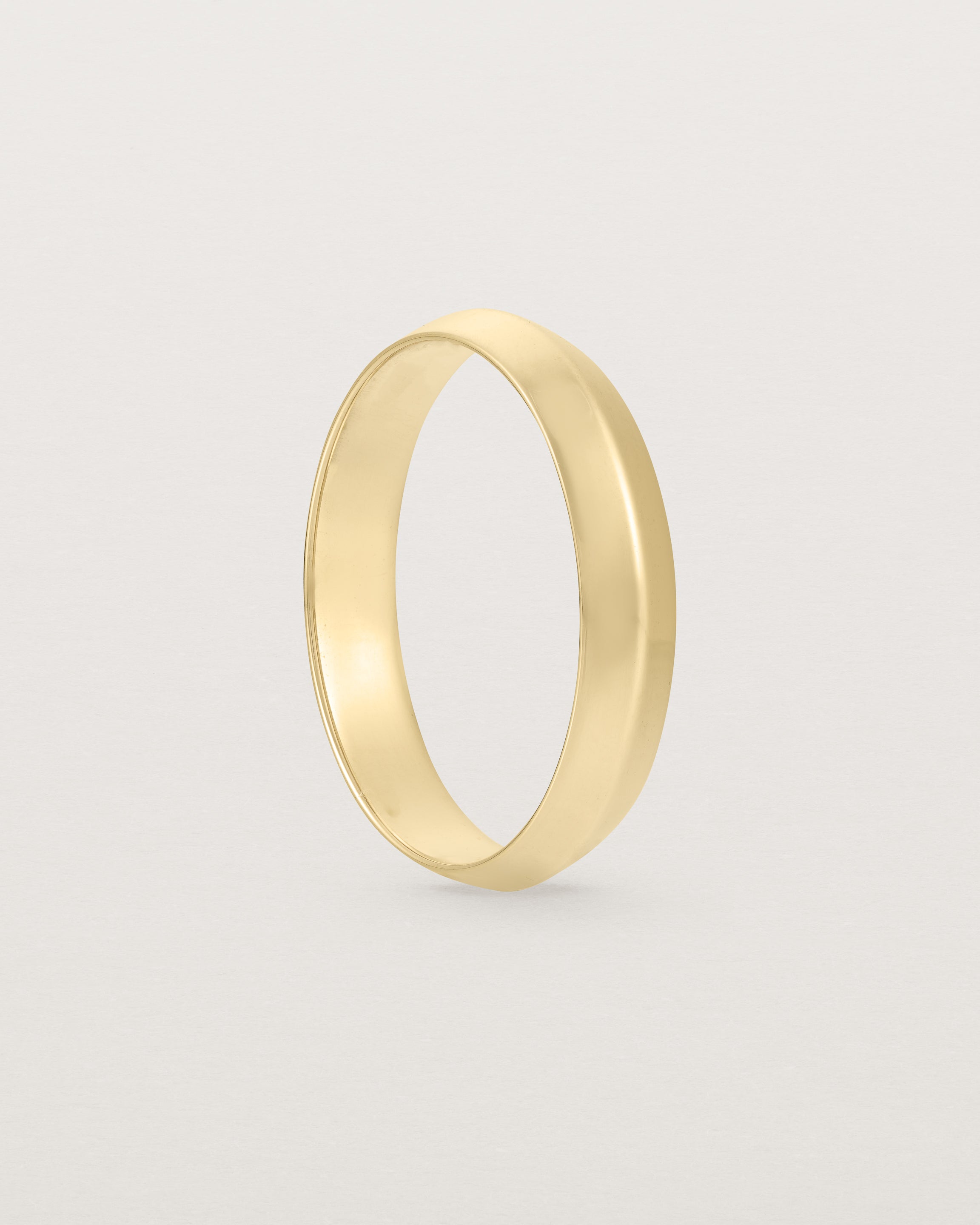 Standing view of the Knife Edge Wedding Ring | 4mm | Yellow Gold.