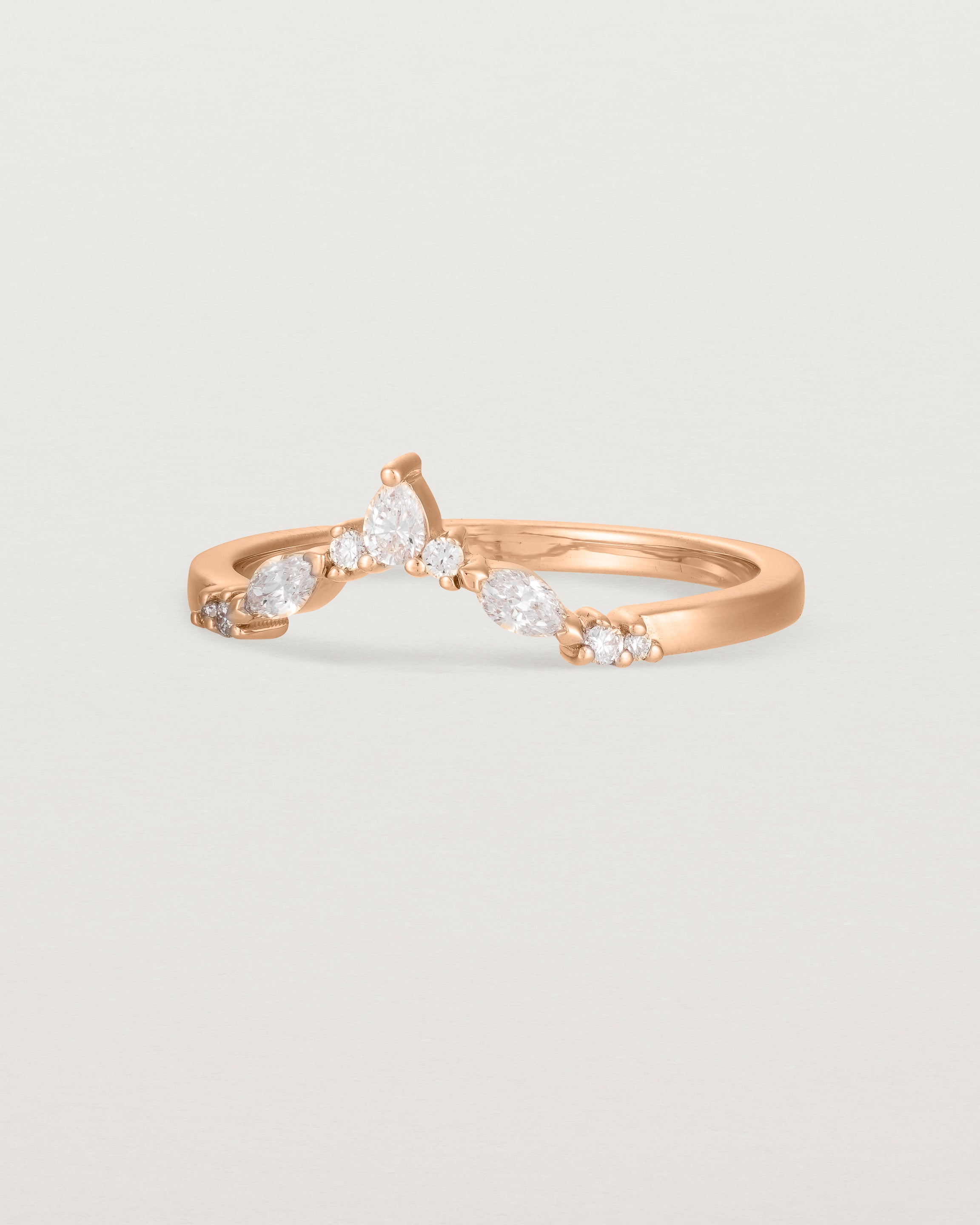 Angled view of the Meia Crown Ring | Fit Ⅲ | Rose Gold.