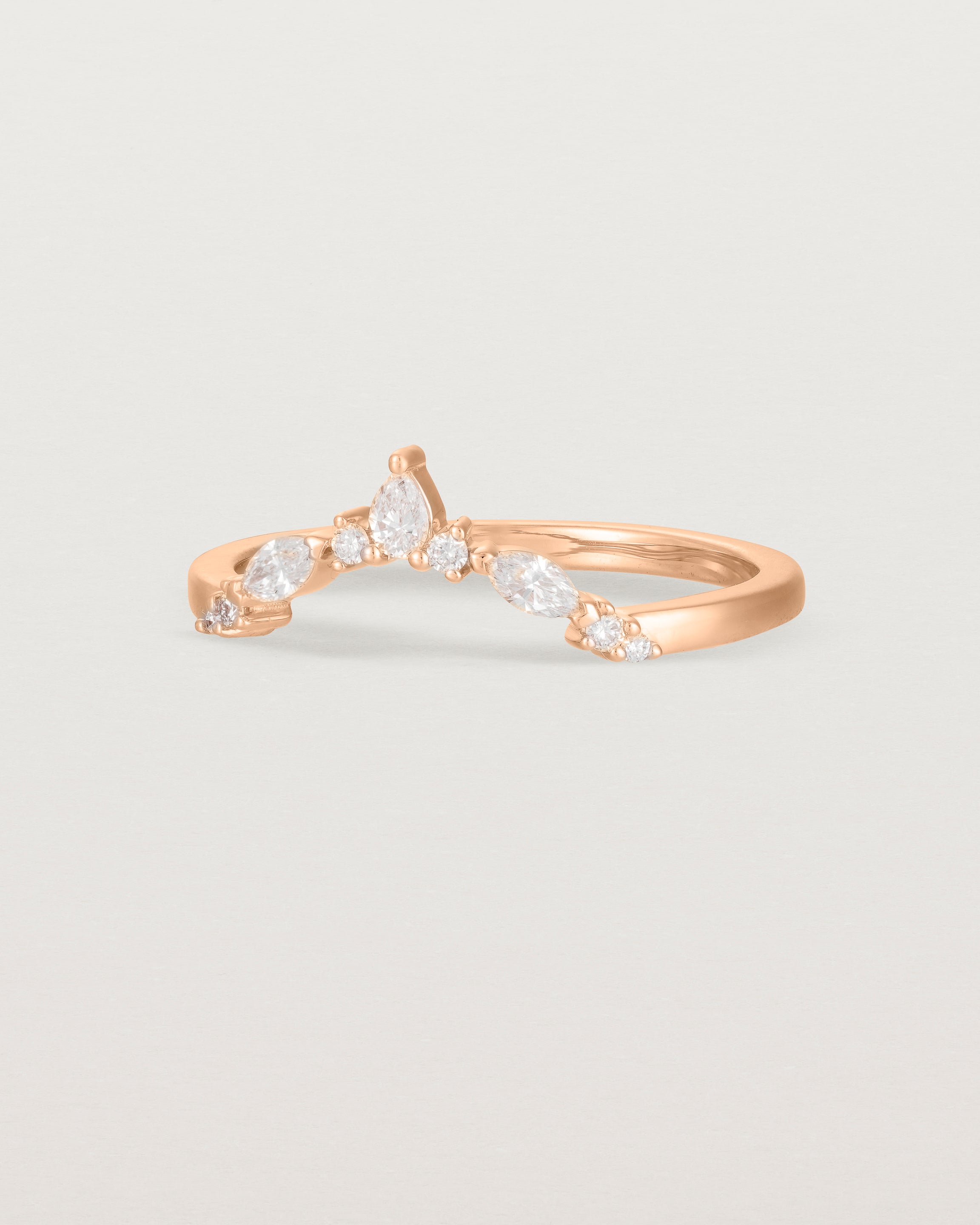 Angled view of the Meia Crown Ring | Fit Ⅳ | Rose Gold.