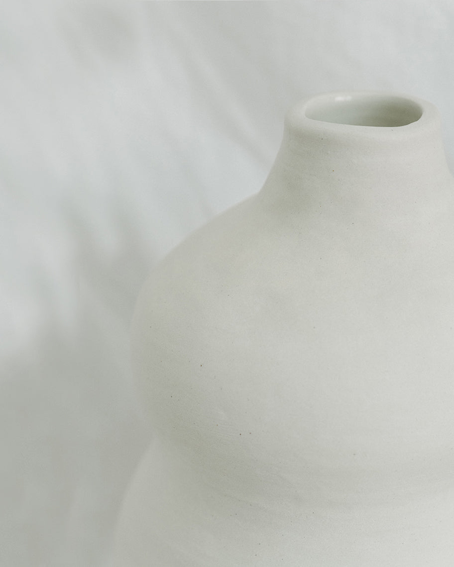 Ruby Robinson Curvy Vase | White