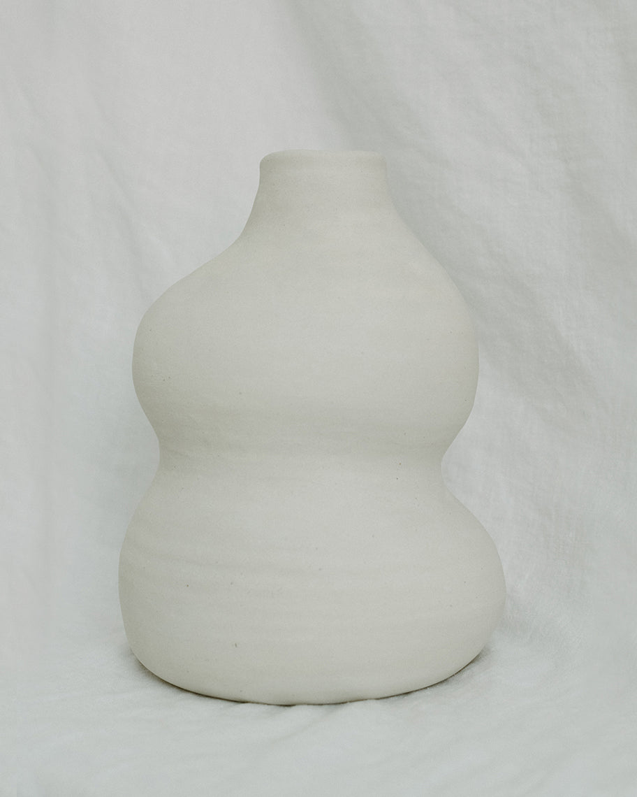 Ruby Robinson Curvy Vase | White