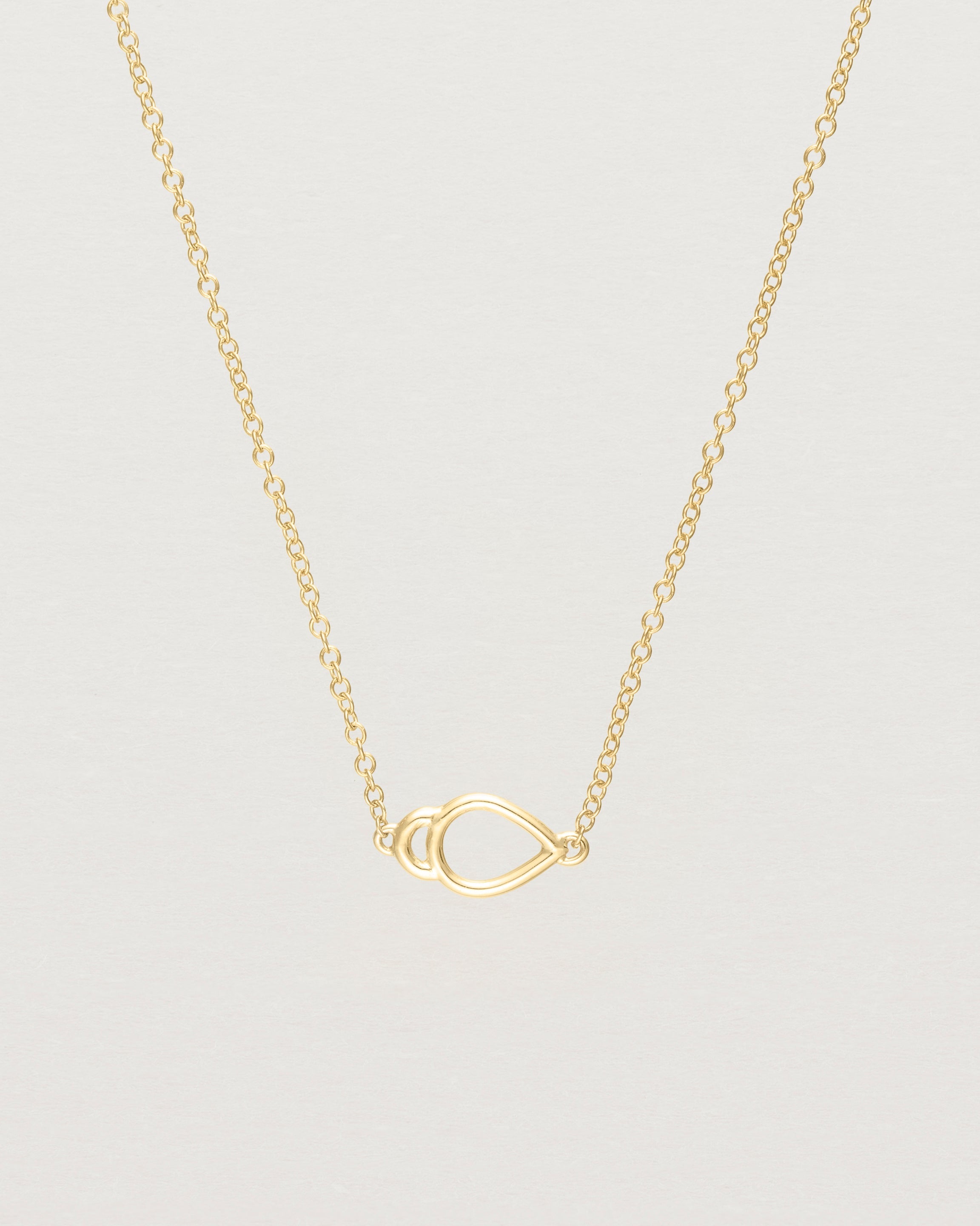 Close up of the Oana Necklace in Yellow Gold.