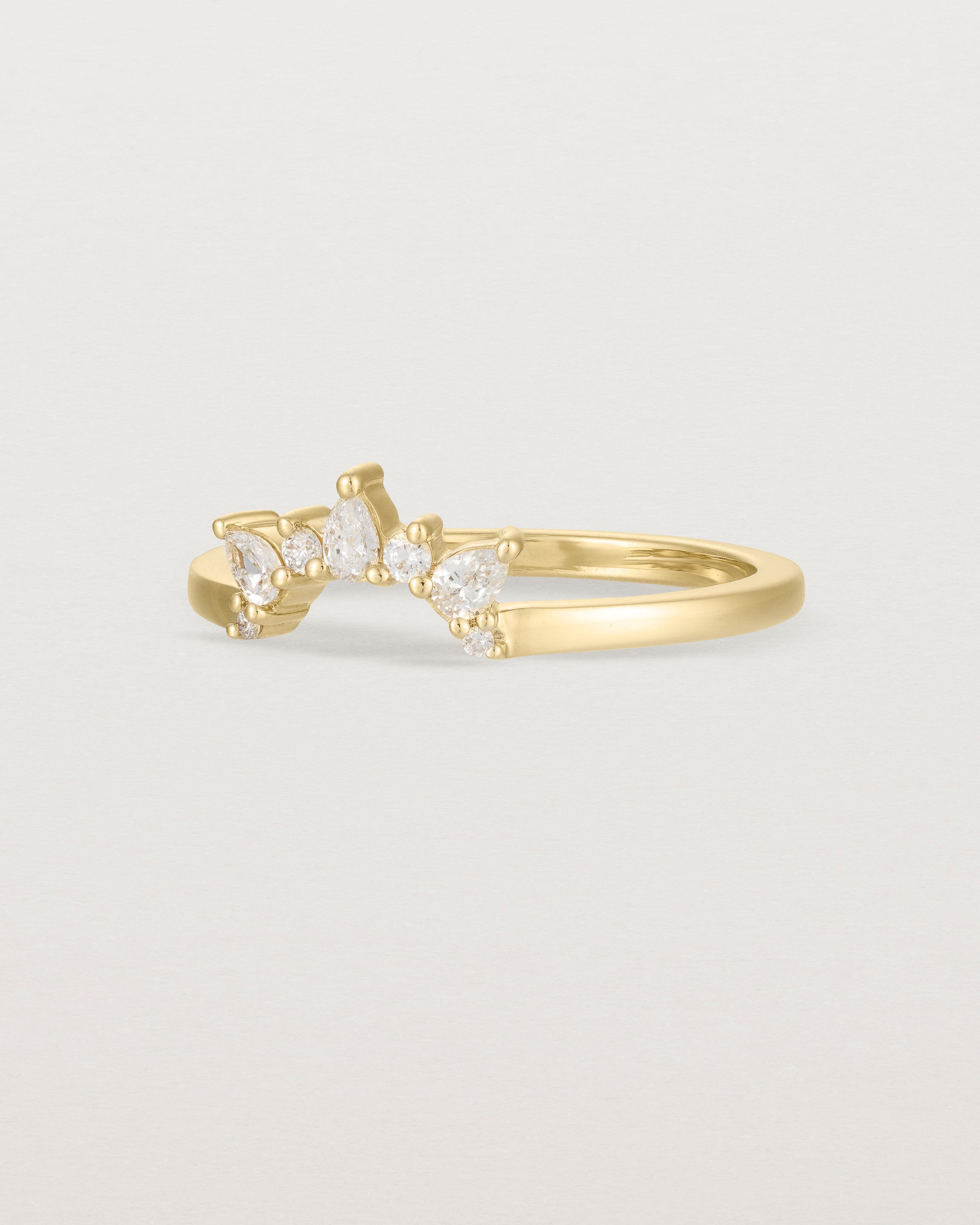 Angled view of the Odette Crown Ring | Fit Ⅰ | Yellow Gold.