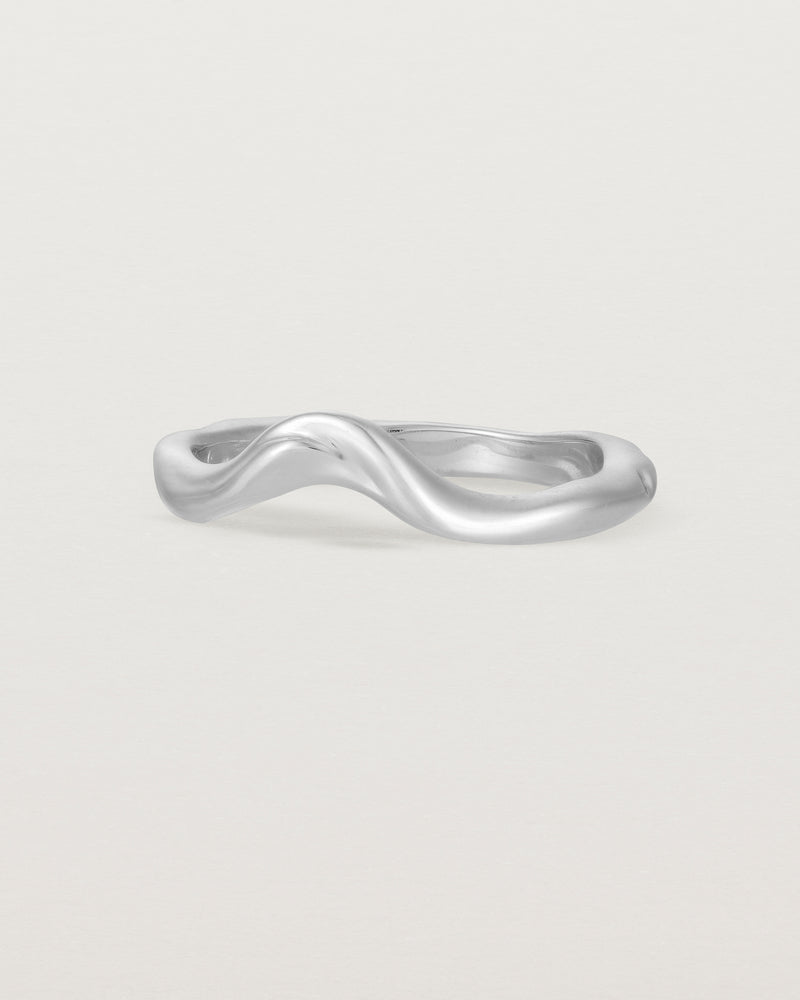 Angled view of the Organic Crown Ring | Fit Ⅱ | White Gold.