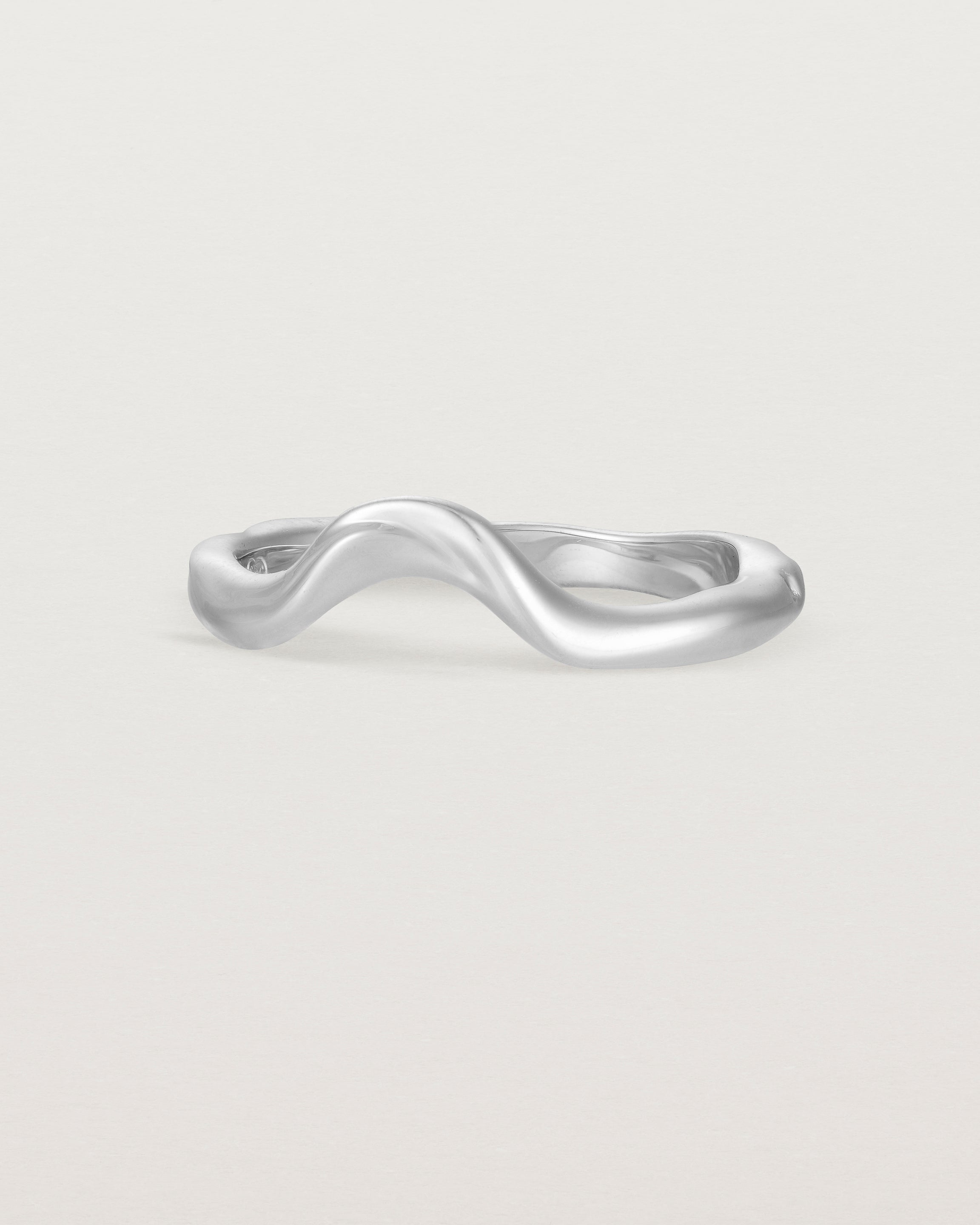 Angled view of the Organic Crown Ring | Fit Ⅳ | White Gold.