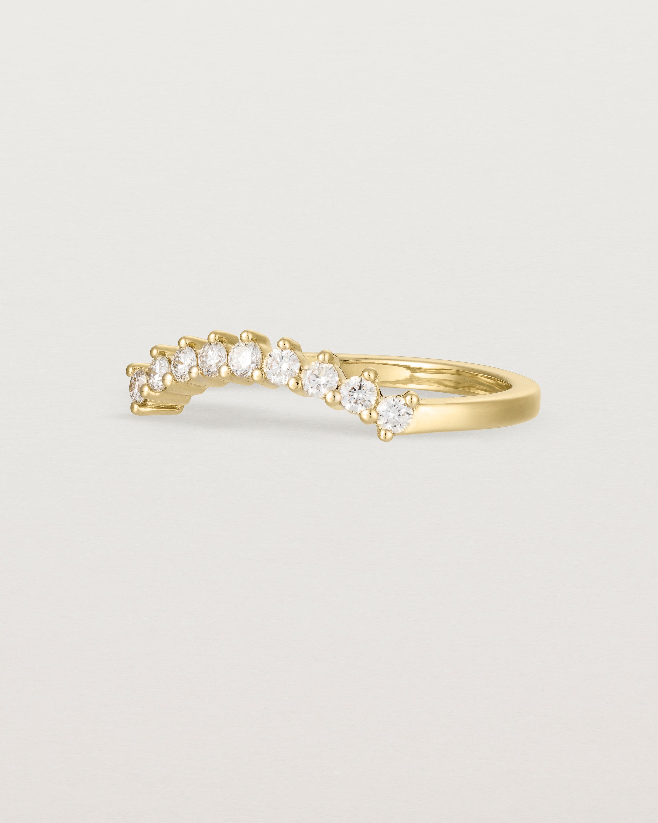 Angled view of the Reina Crown Ring | Fit Ⅲ | Yellow Gold.