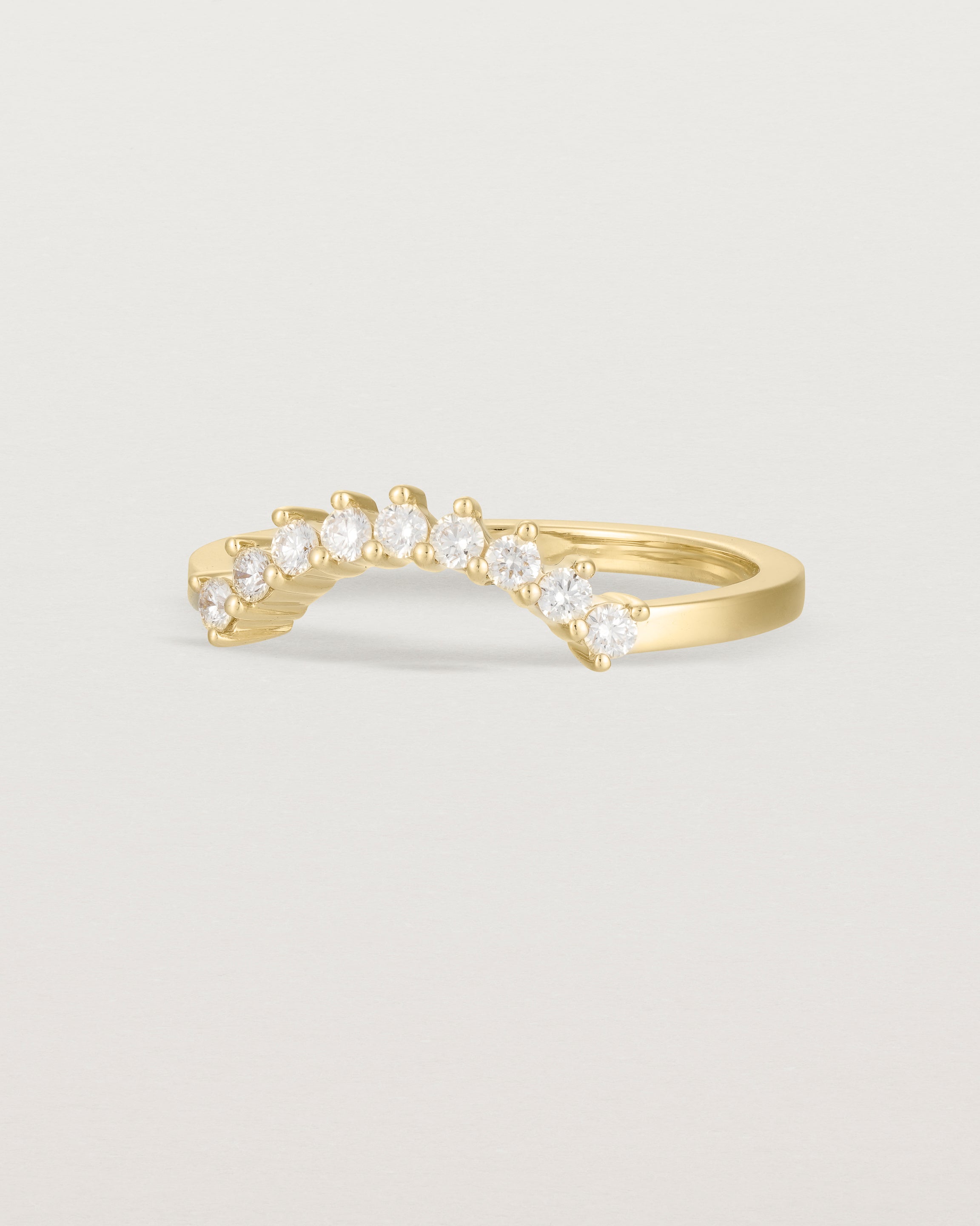 Angled view of the Reina Crown Ring | Fit Ⅳ | Yellow Gold.