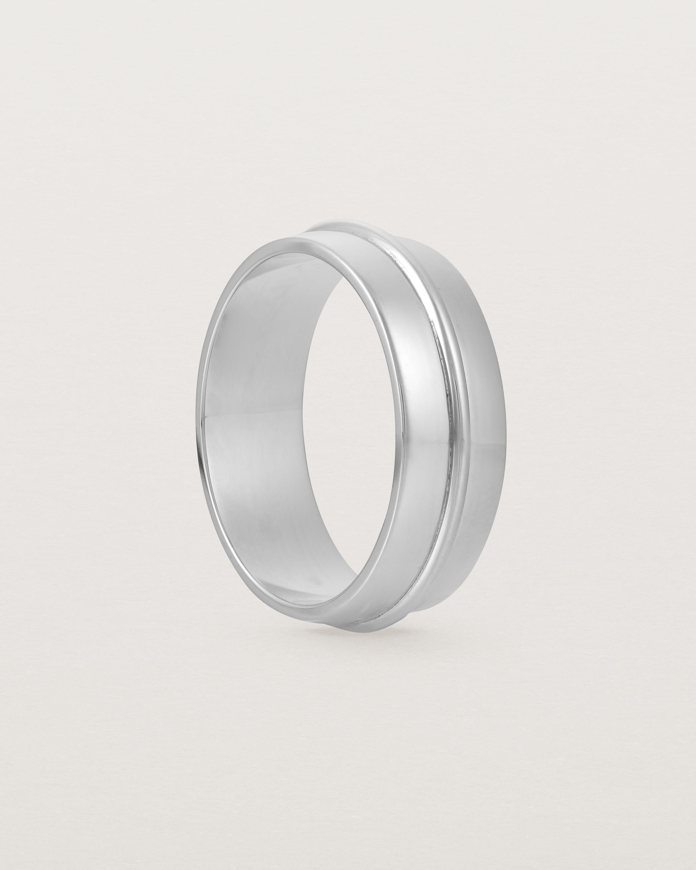 Standing view of the Seam Wedding Ring | 7mm | White Gold.
