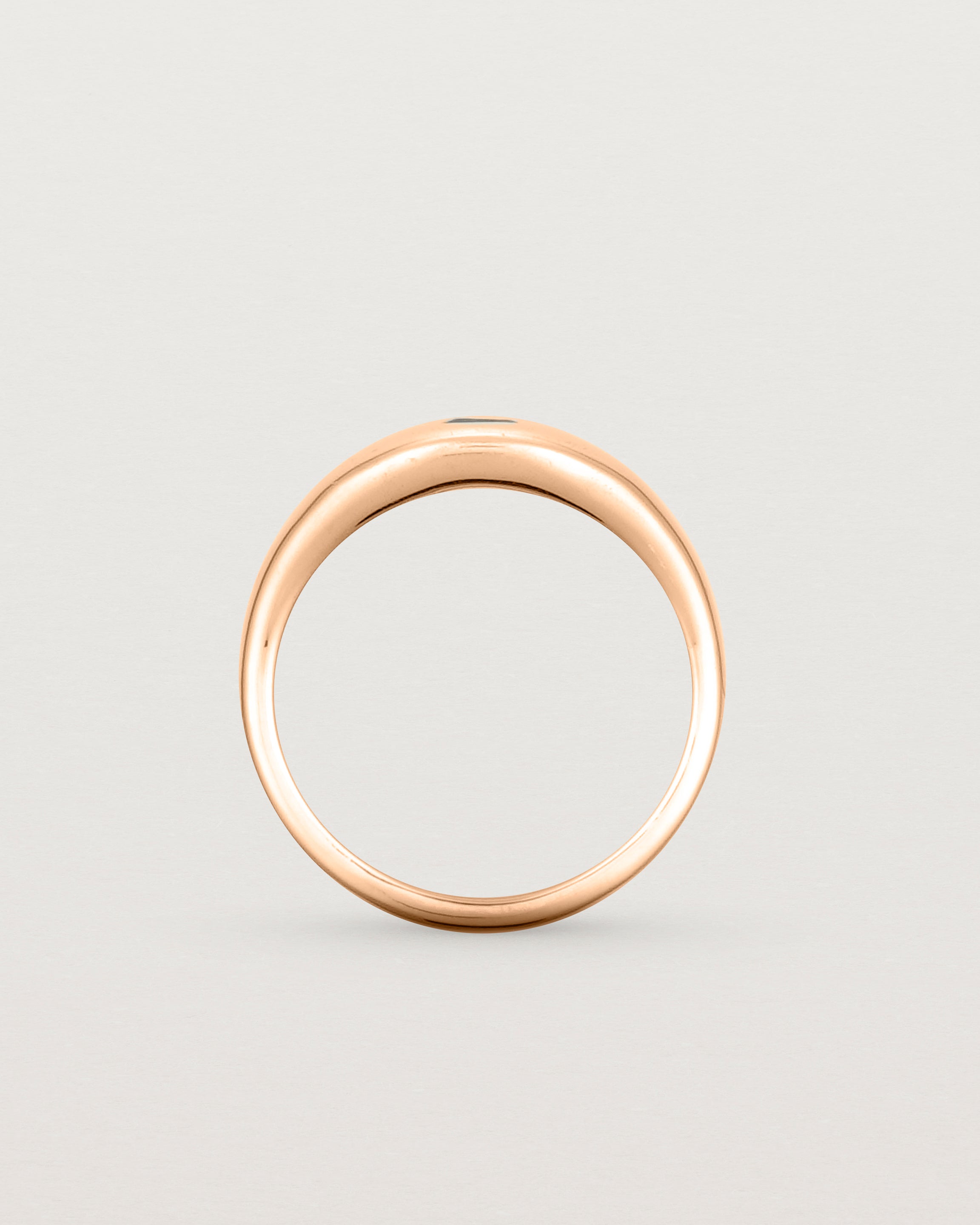 standing view of the Seule Single Ring | Diamond | Rose Gold.