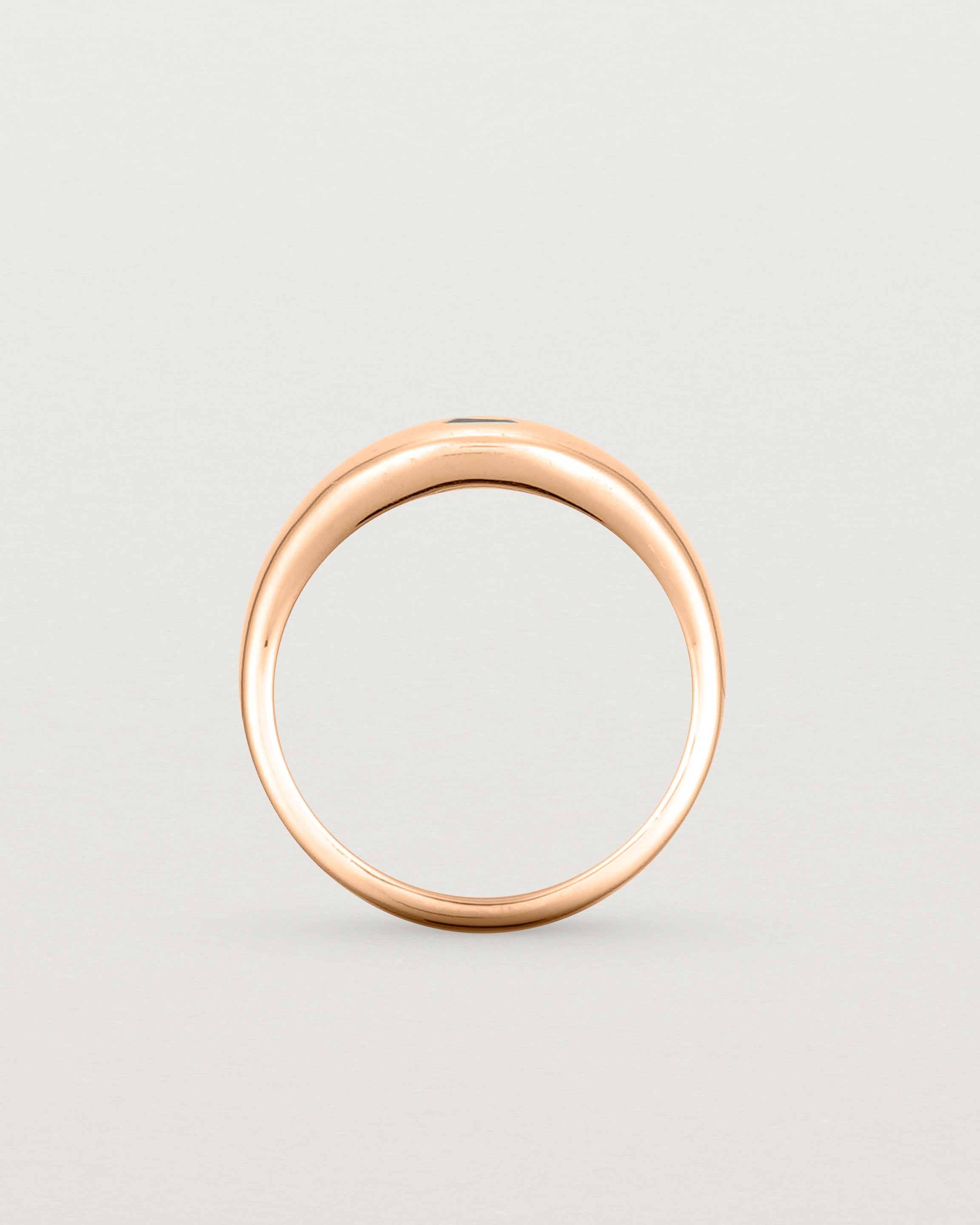 standing view of the Seule Single Ring | Diamond | Rose Gold.