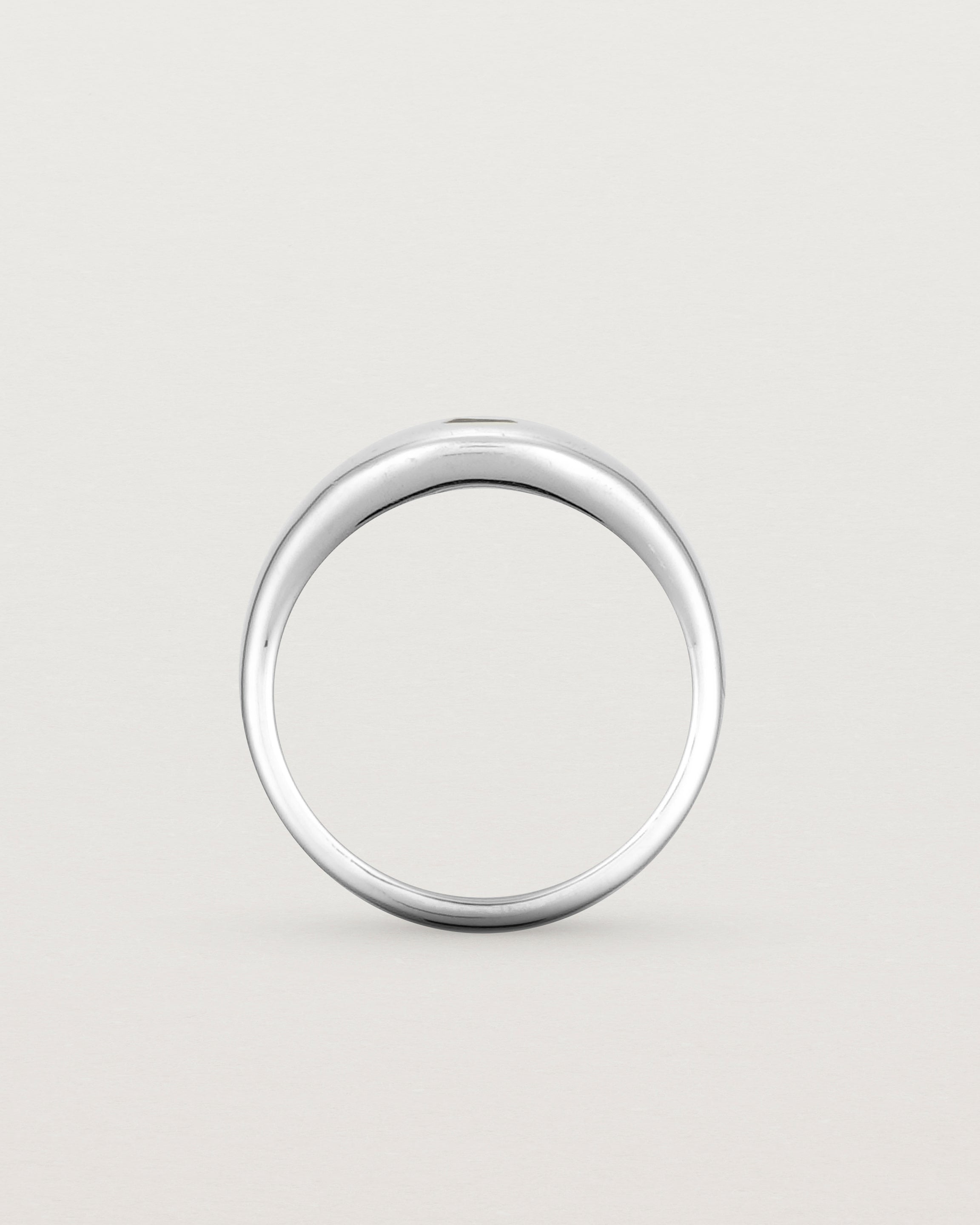 standing view of the Seule Single Ring | Diamond | White Gold.