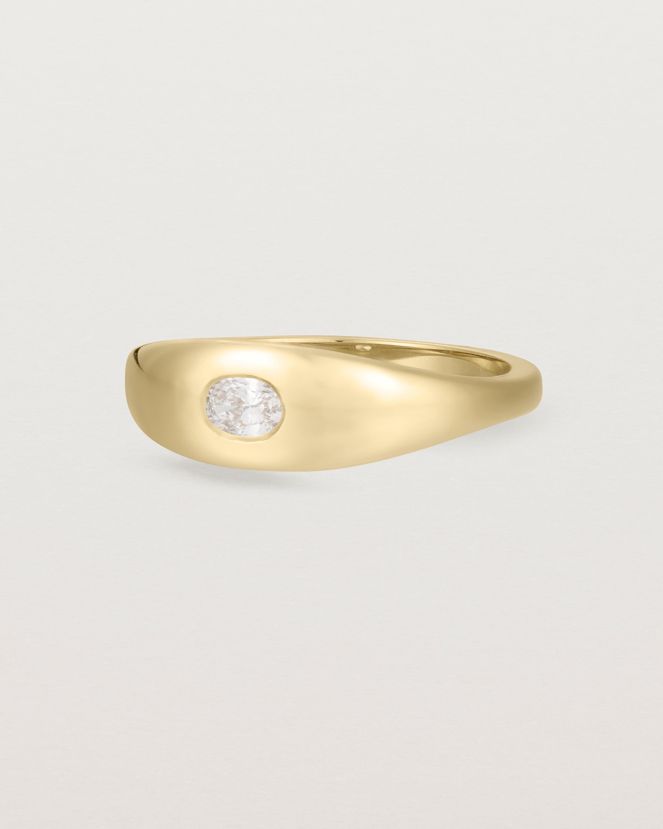 Angled view of the Seule Single Ring | Diamond | Yellow Gold.