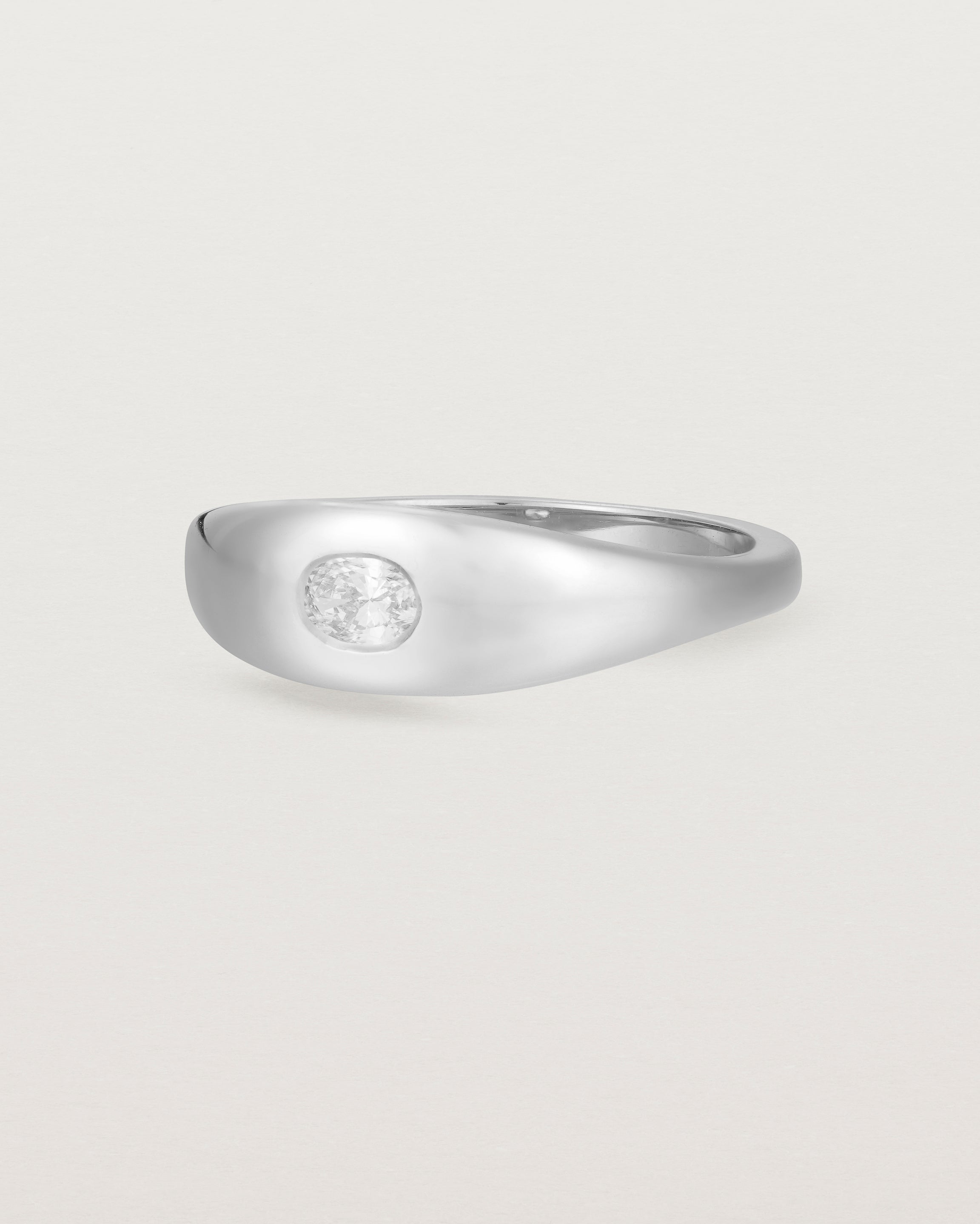 Angled view of the Seule Single Ring | Diamond | White Gold.