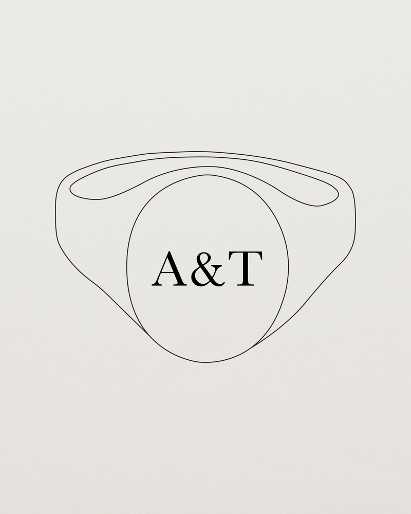 An example of a Signet face engraving with 3 characters _label: Engraving Example