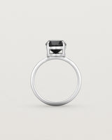 Standing view of the Una Round Solitaire | Black Spinel | White Gold