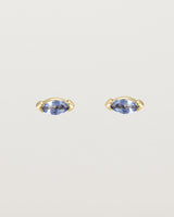 Front view of the Vega Studs | Sapphire in yellow gold.