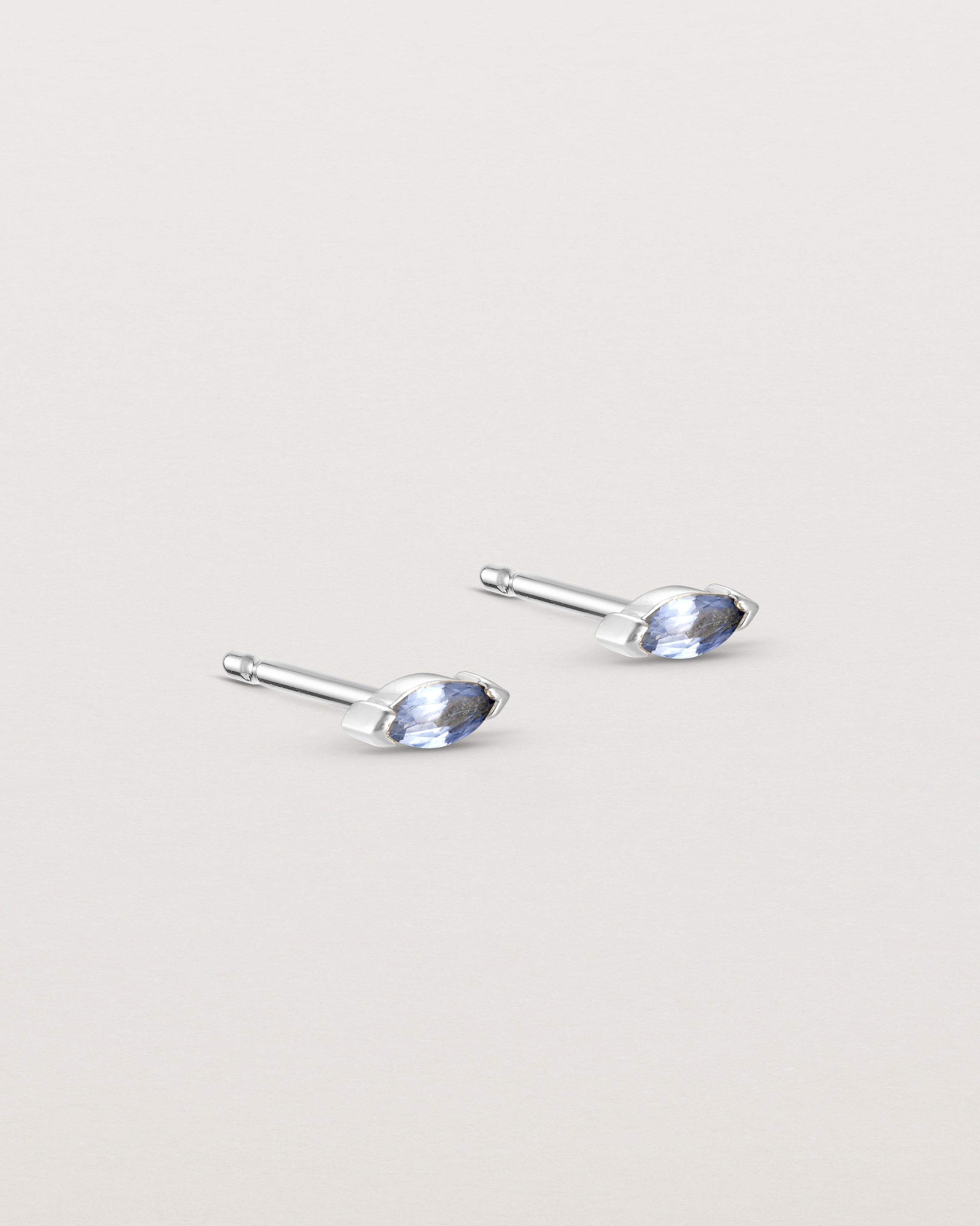 Angled view of the Vega Studs | Sapphire in white gold.