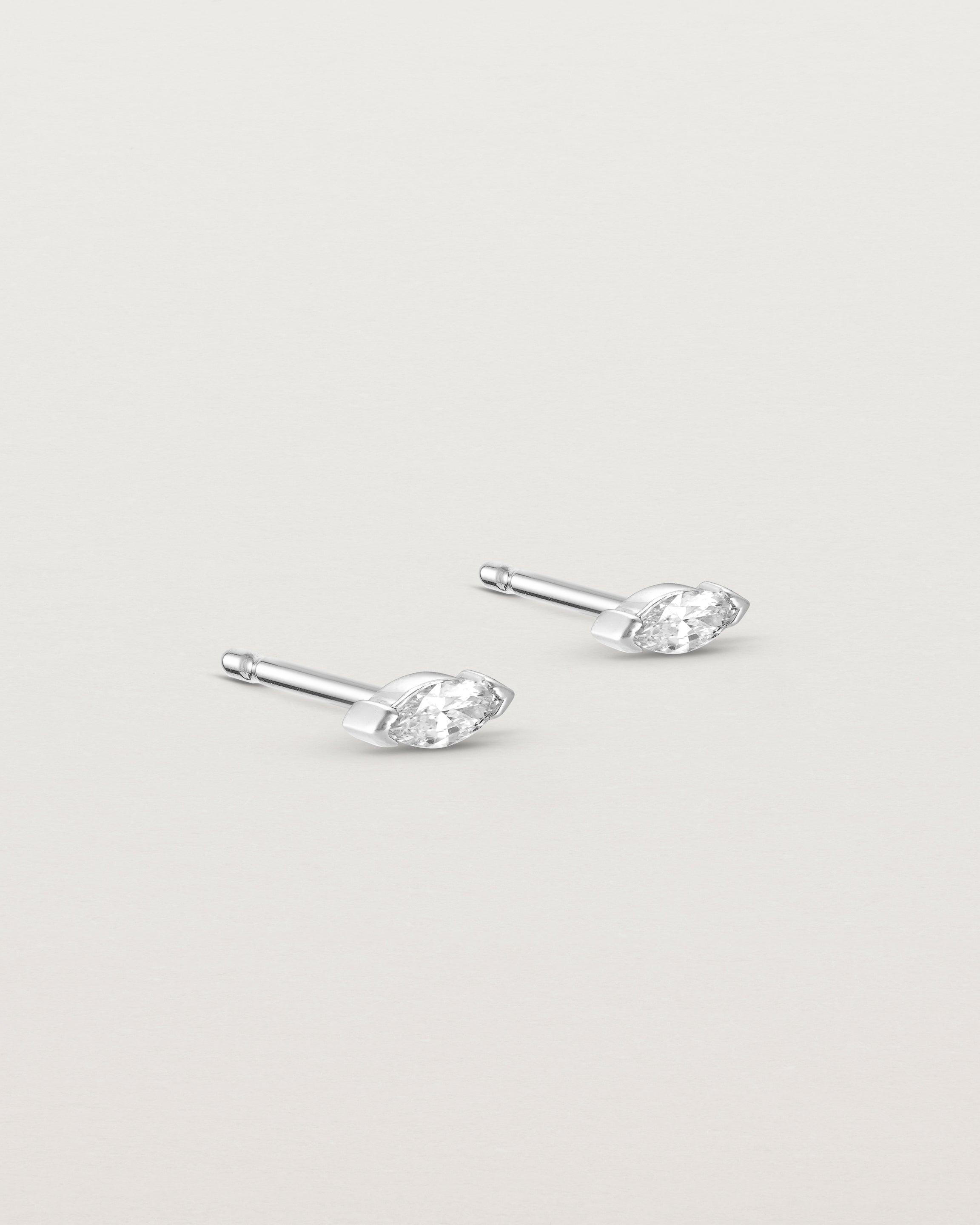 Angled view of the Vega Studs | Diamond in white gold.