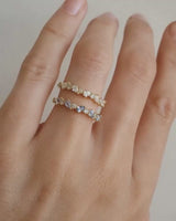 Video of the Elora ring on a models hand