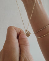 A video showing the movement of the Sollune Necklace. 