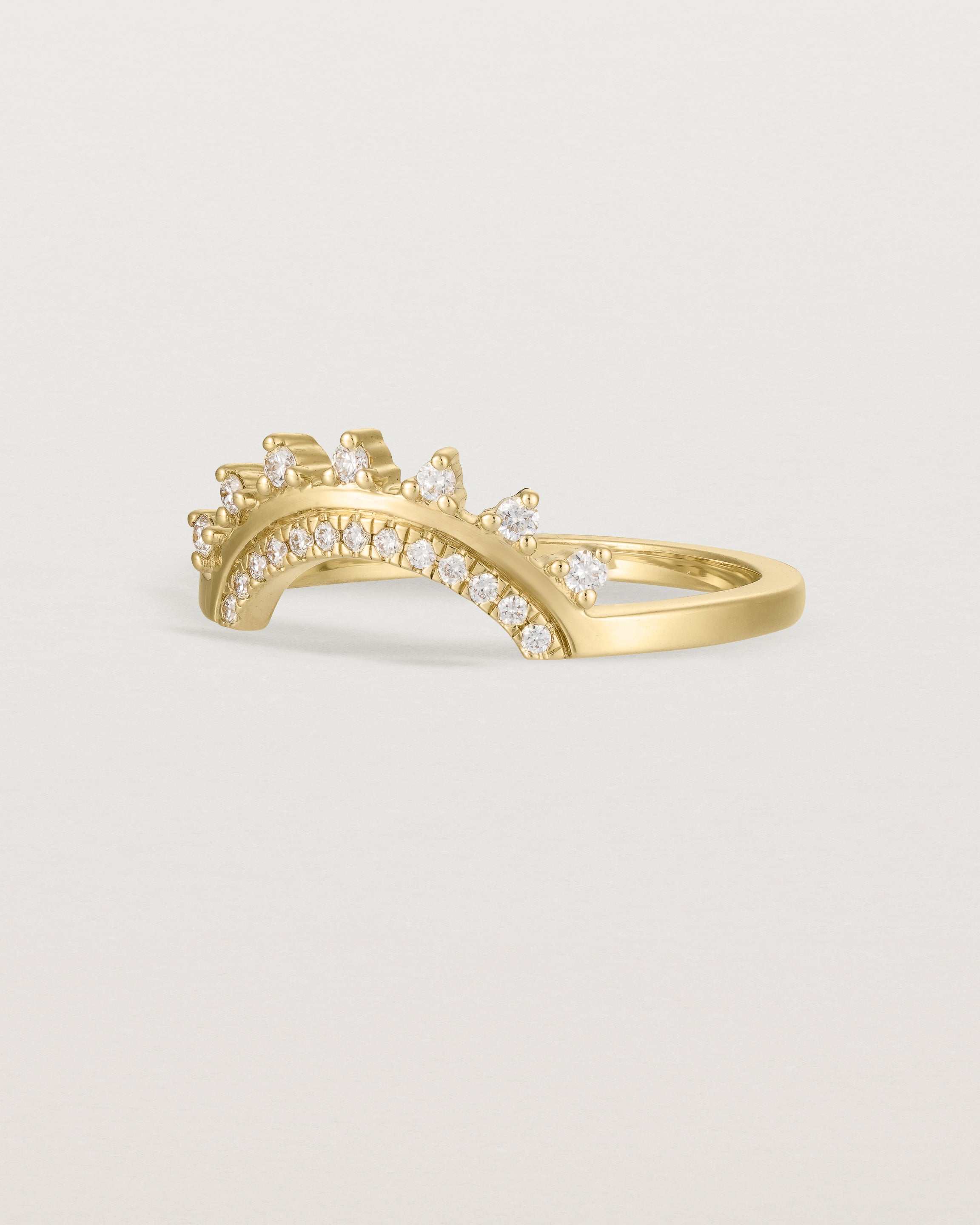 Angled view of the Adeline Crown Ring | Fit Ⅲ | Yellow Gold.