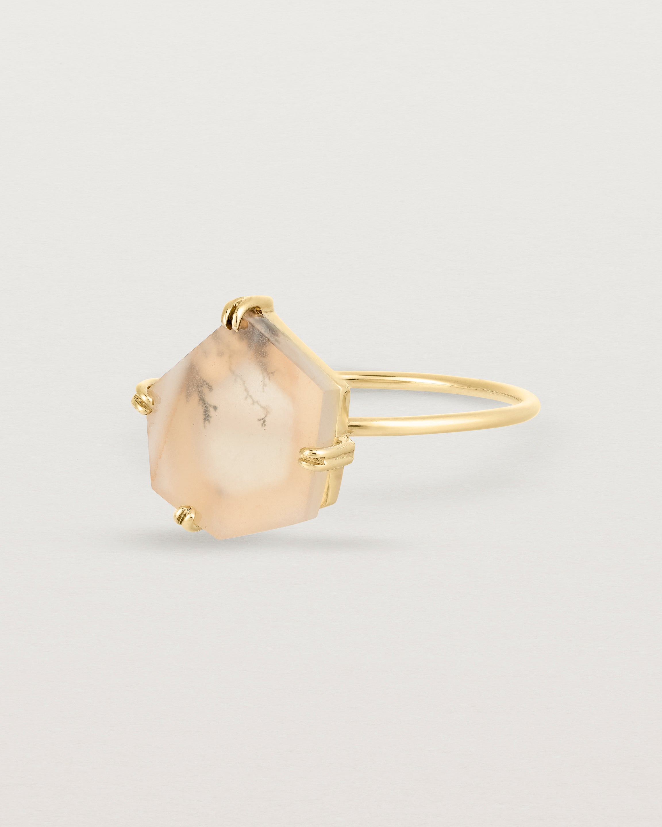 Agate stone ring in yellow gold