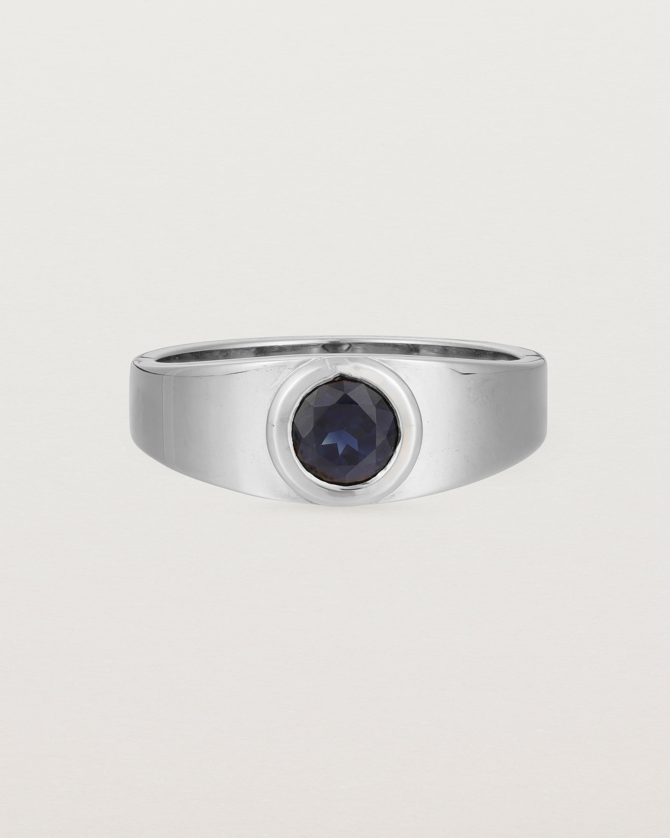 Front view of the Amos Ring | Australian Sapphire in White Gold.