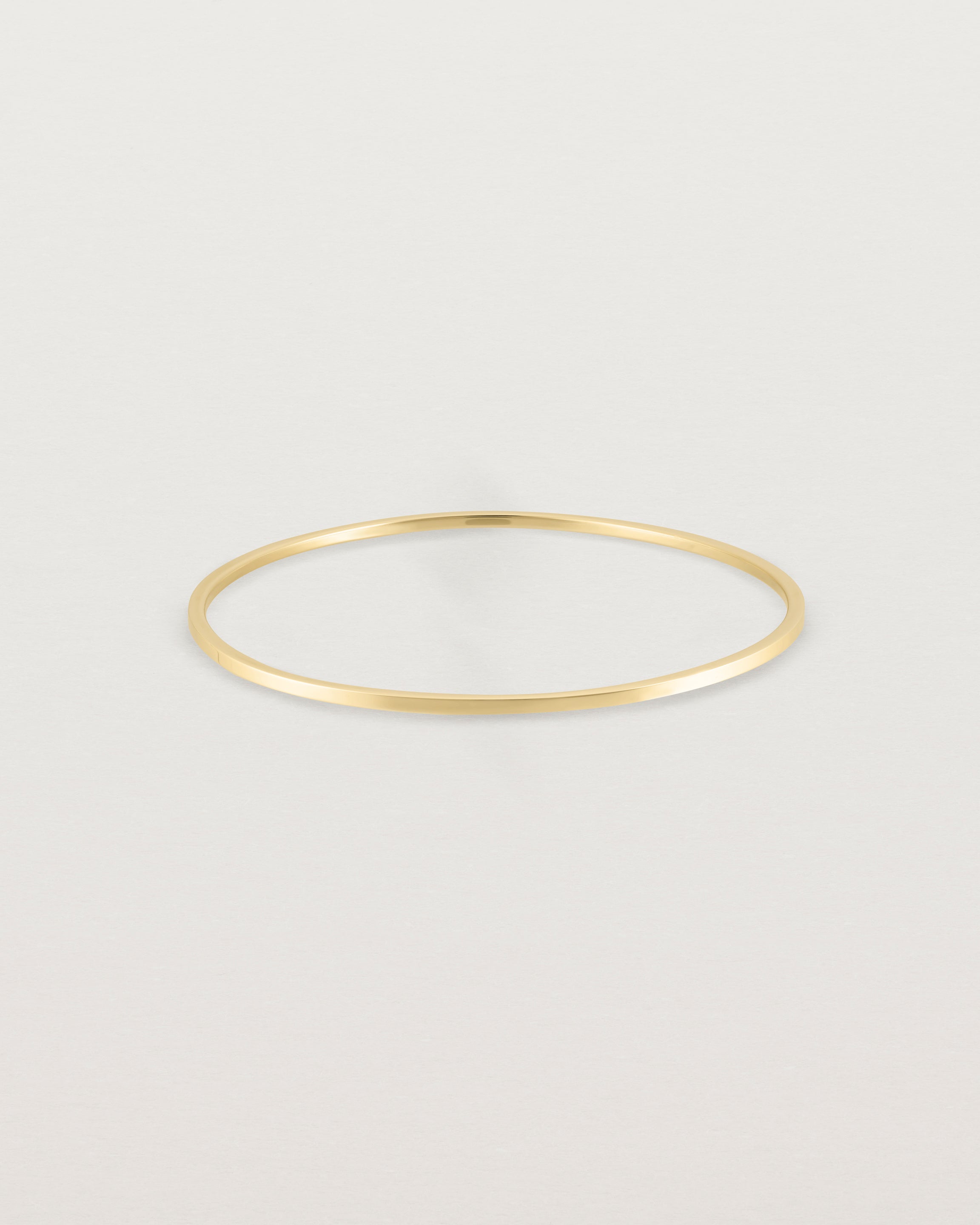 Front view of the Antares Bangle in Yellow Gold.