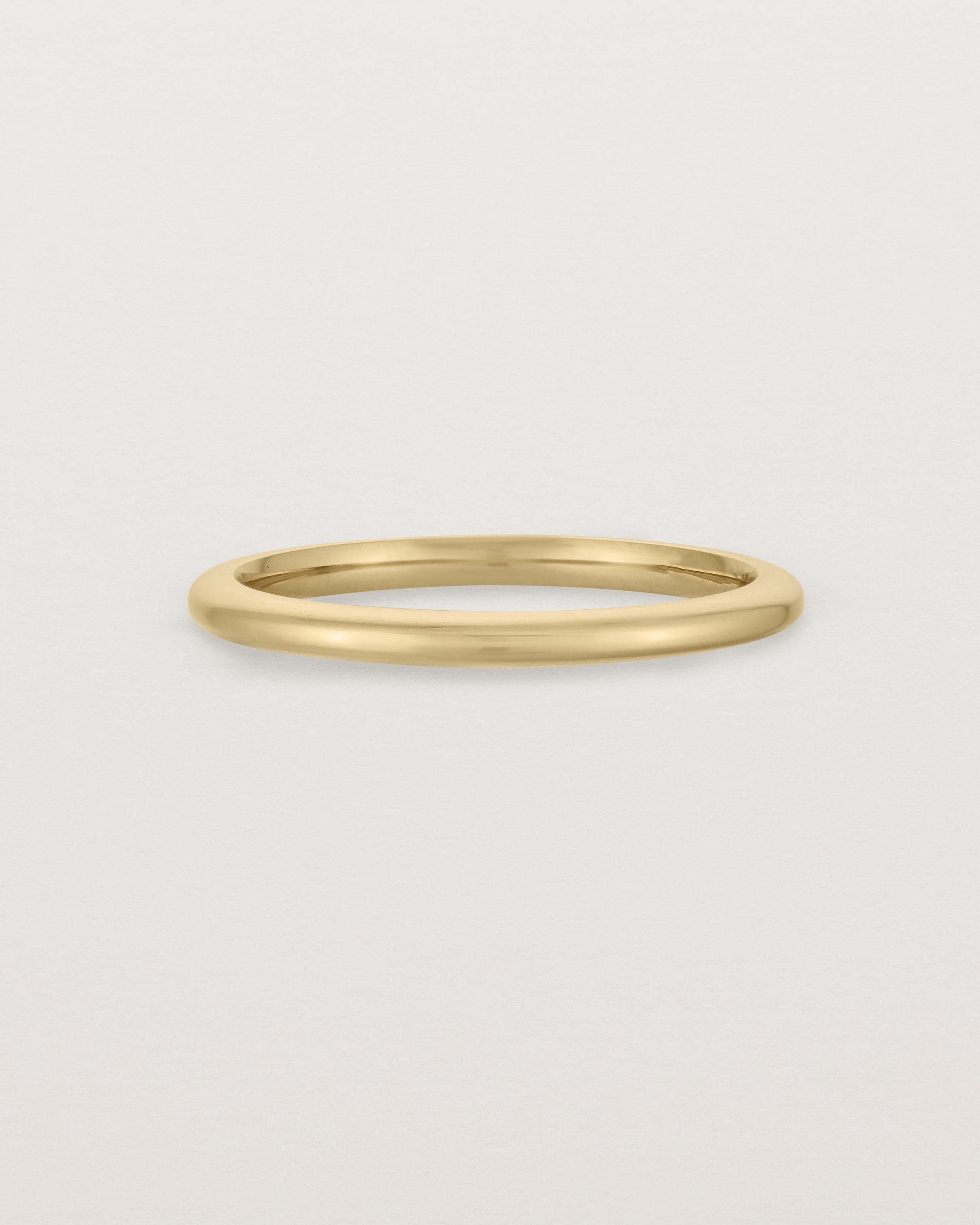 Front view of the Bold Curve Ring | 2mm | Yellow Gold.