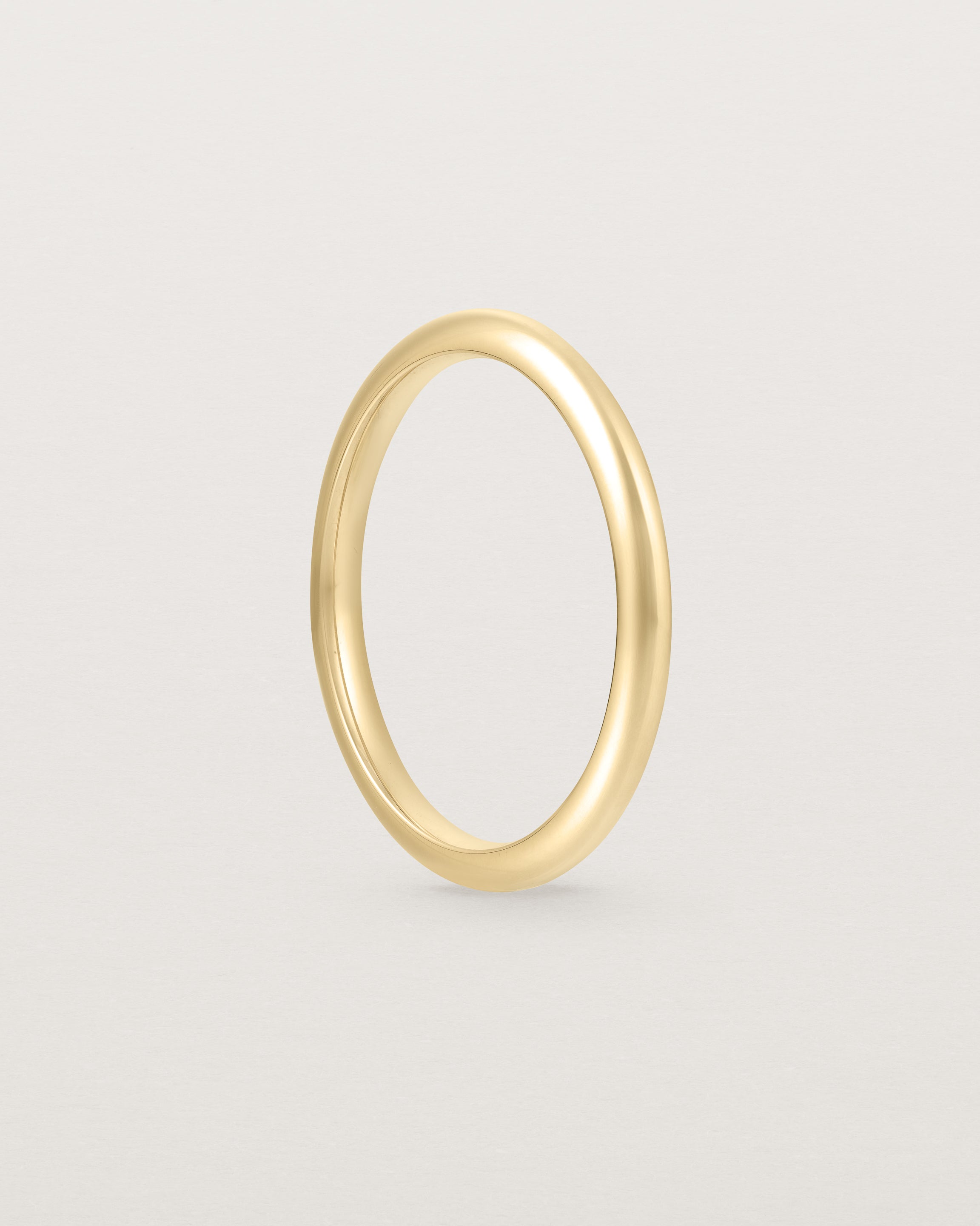 Standing view of the Bold Curve Ring | 2mm | Yellow Gold.