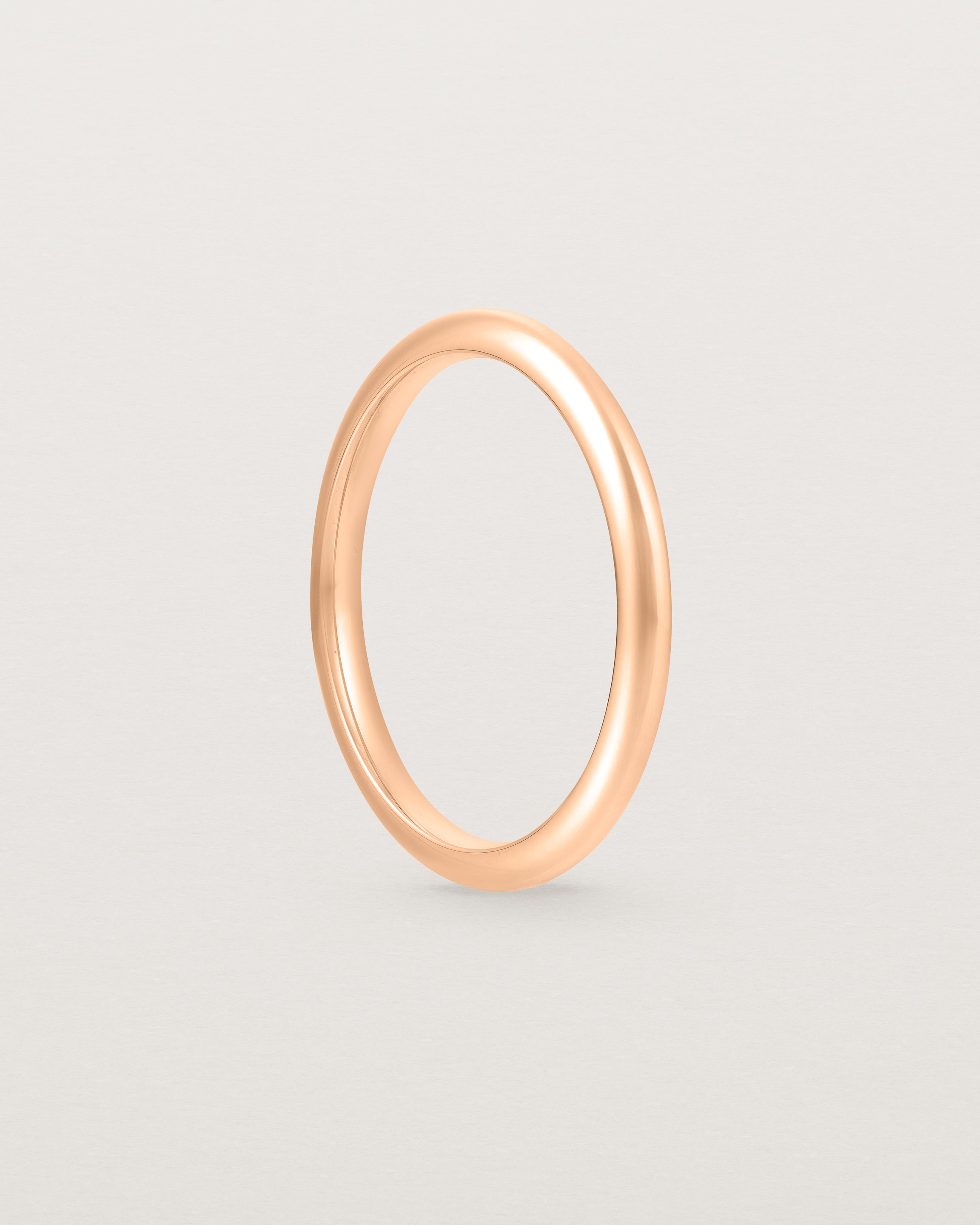Standing view of the Bold Curve Ring | 2mm | Rose Gold.