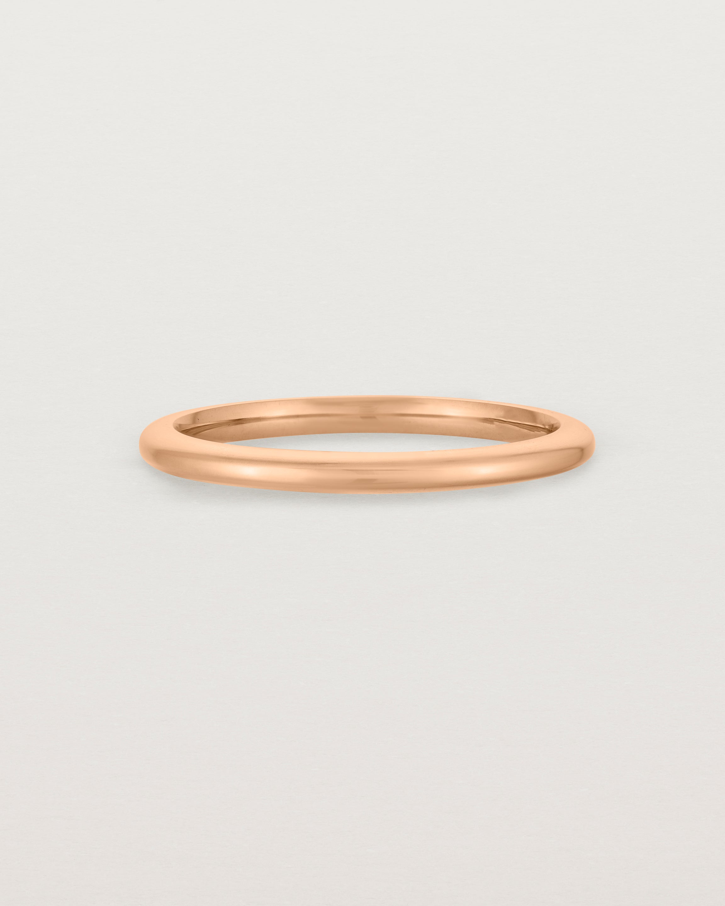 Front view of the Bold Curve Ring | 2mm | Rose Gold.