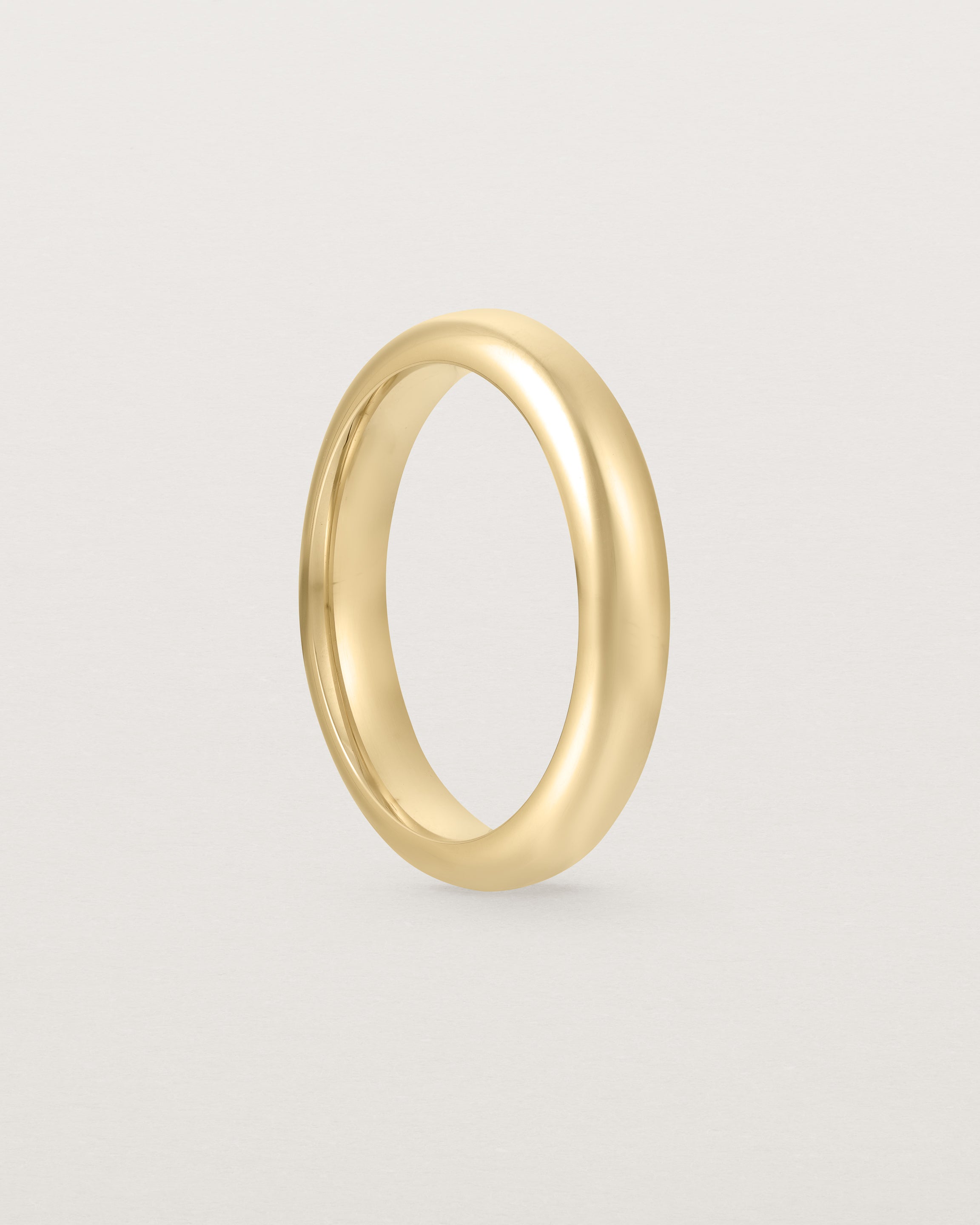 Standing view of the Bold Curve Ring | 4mm | Yellow Gold.