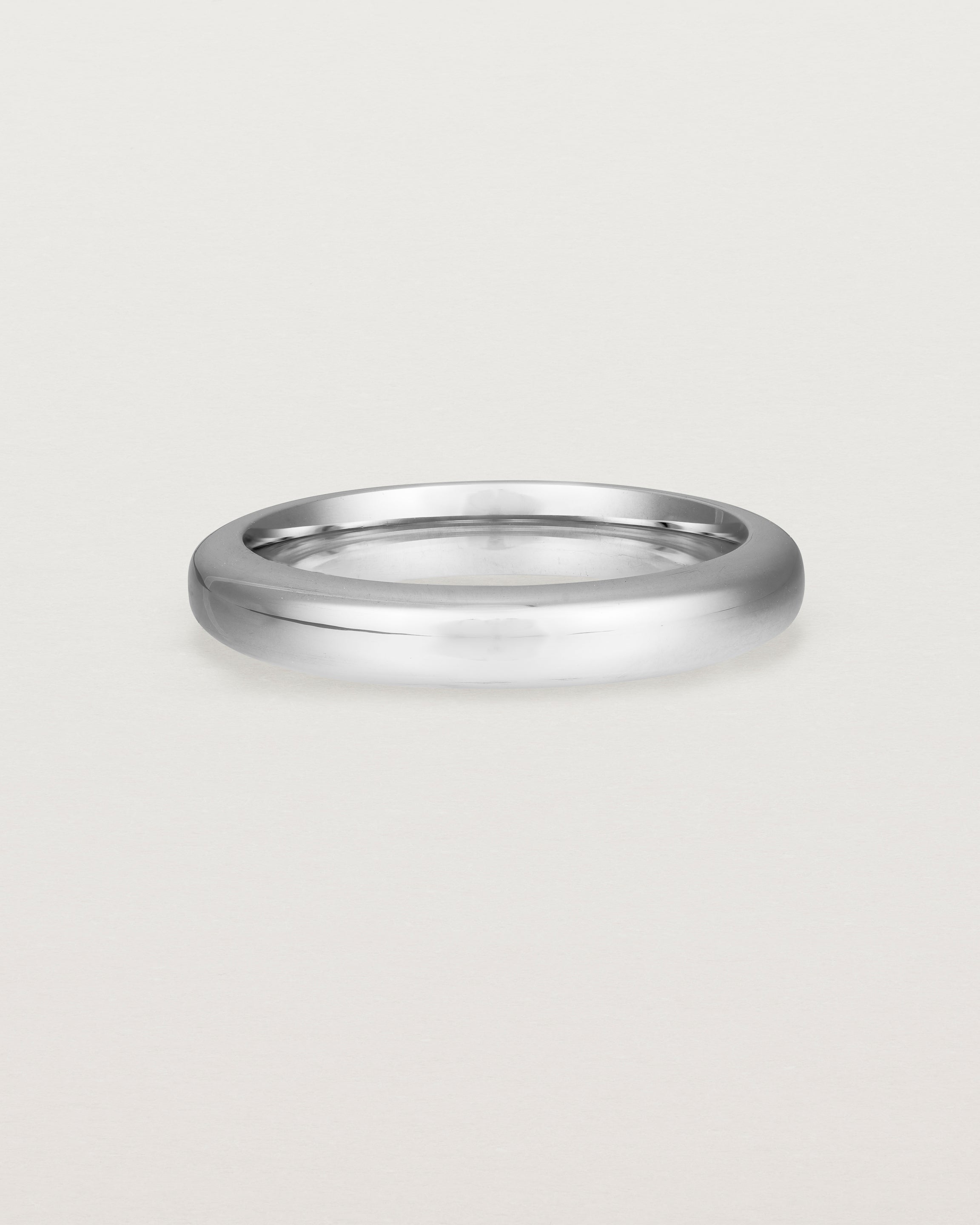 Front view of the Bold Curve Ring | 4mm | White Gold.