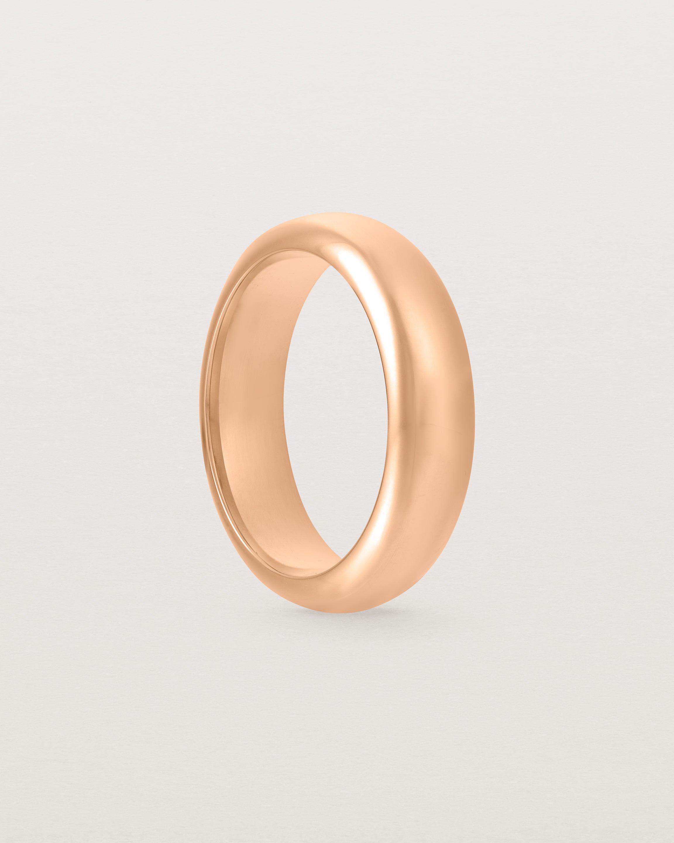 Standing view of the Bold Curve Ring | 6mm | Rose Gold.