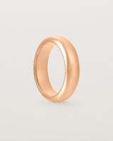 Standing view of the Bold Curve Ring | 6mm | Rose Gold.