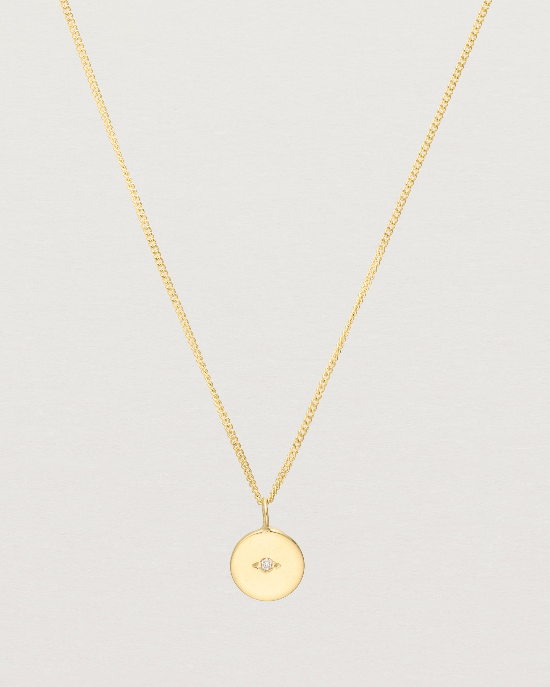 Close up view of the Eily Necklace with a diamond in yellow gold.