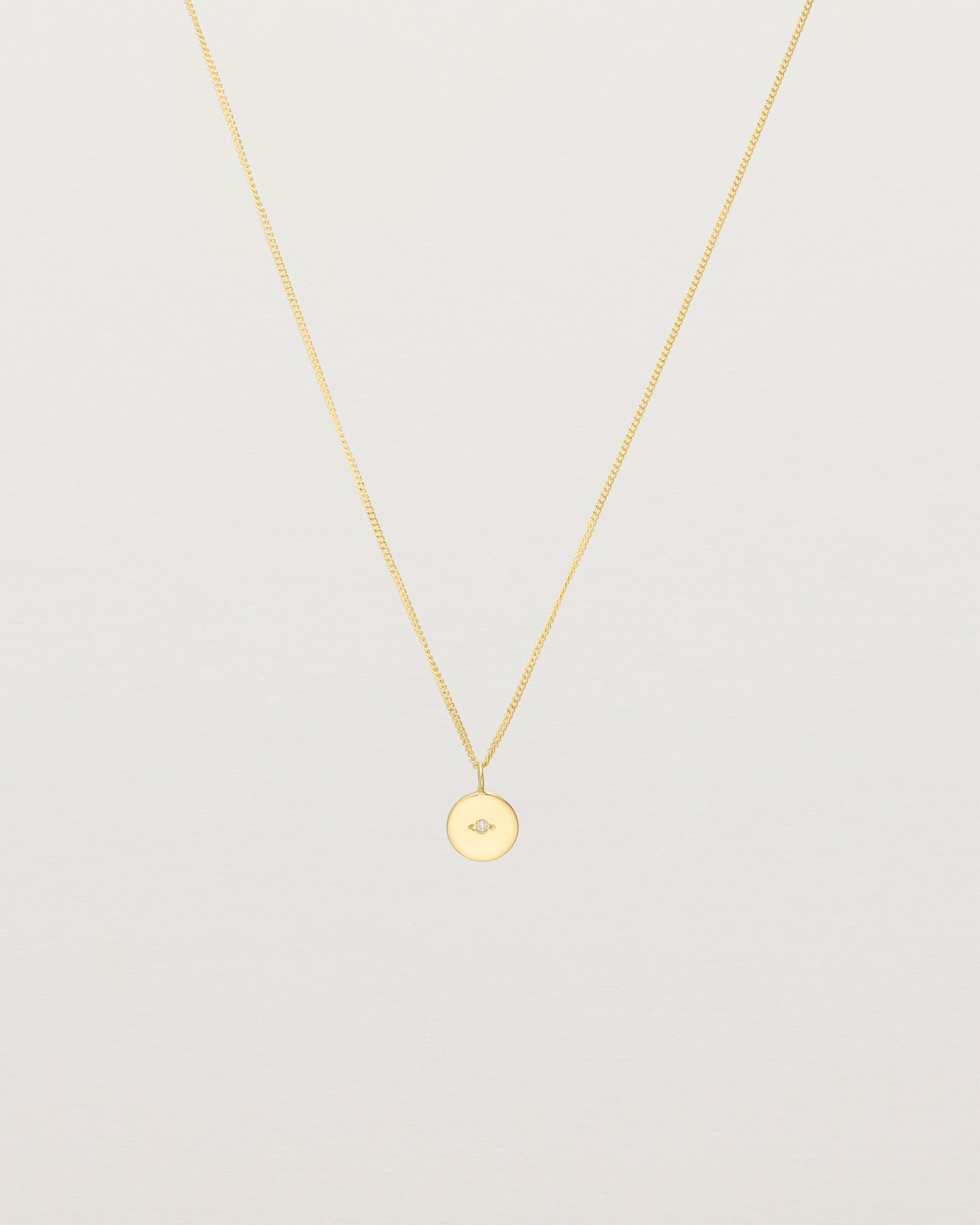 Front view of the Eily Necklace with a diamond in yellow gold.