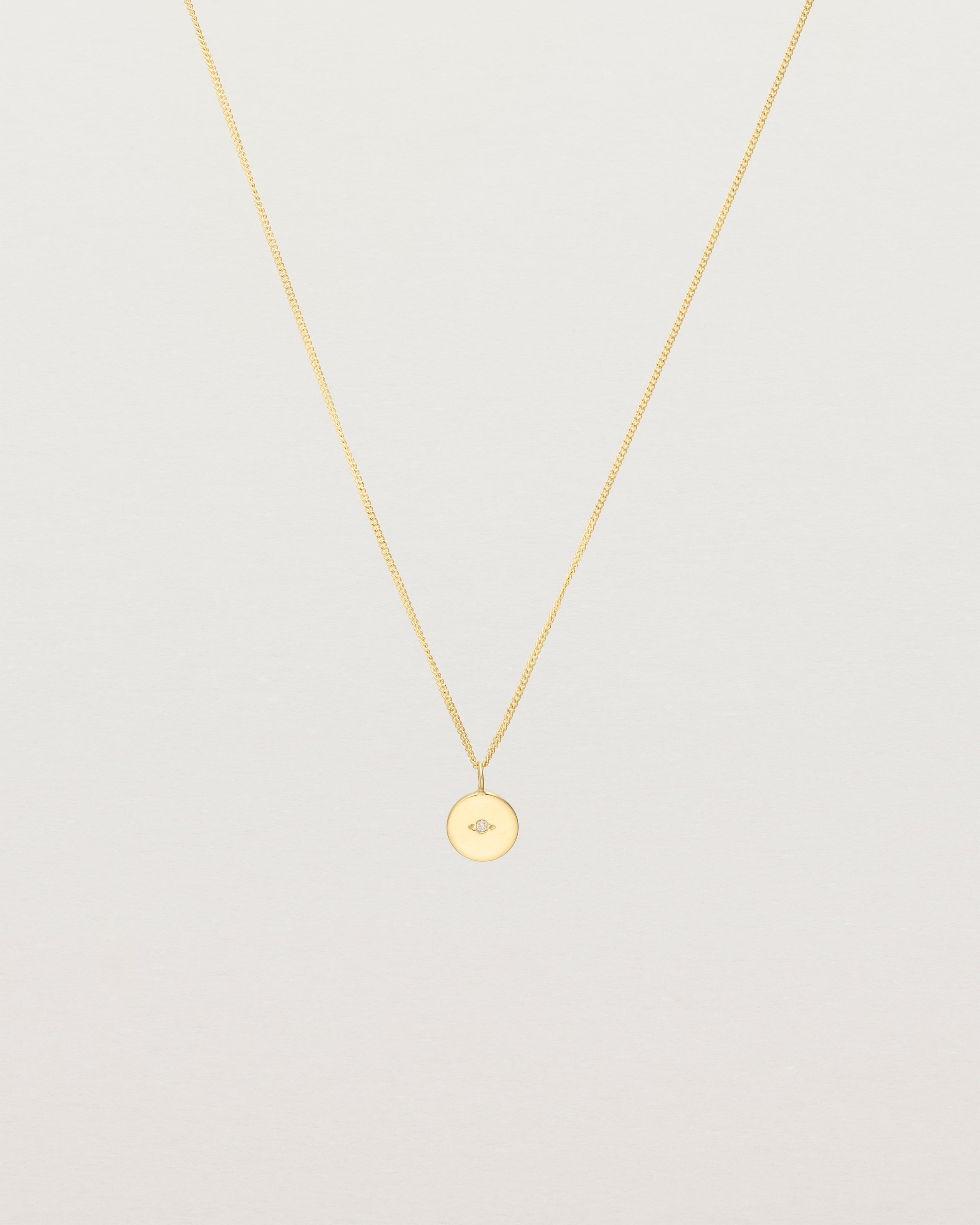 Front view of the Eily Necklace with a diamond in yellow gold.