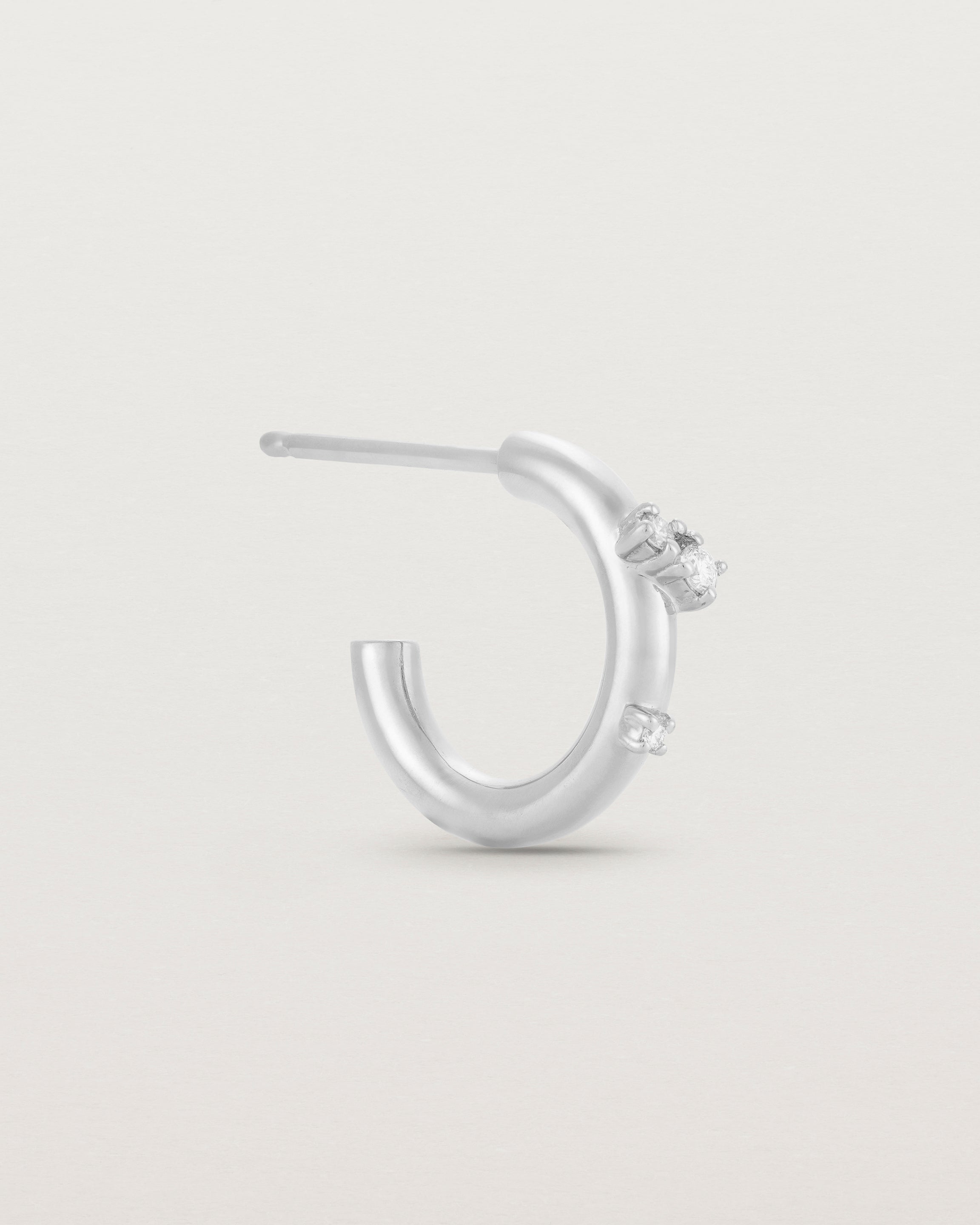 Side view of the Inés Hoops | Diamonds | White Gold.