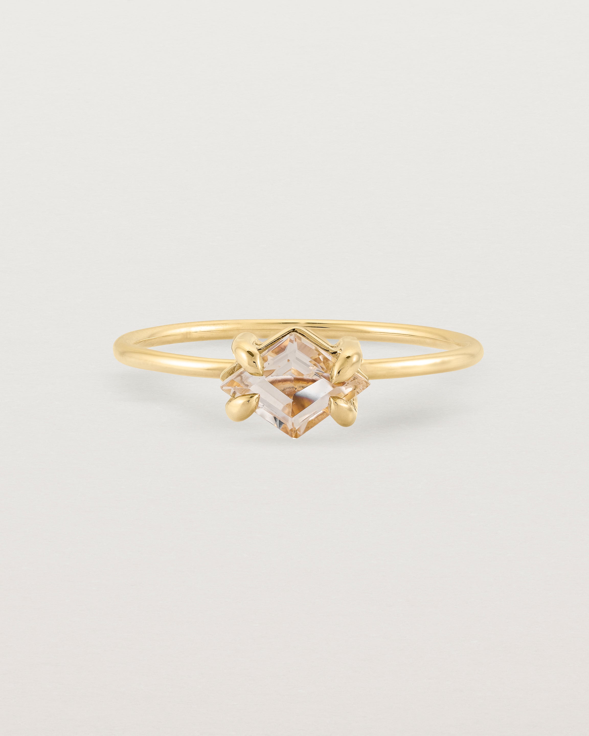 Front view of the Mai Ring | Savannah Sunstone in Yellow Gold.