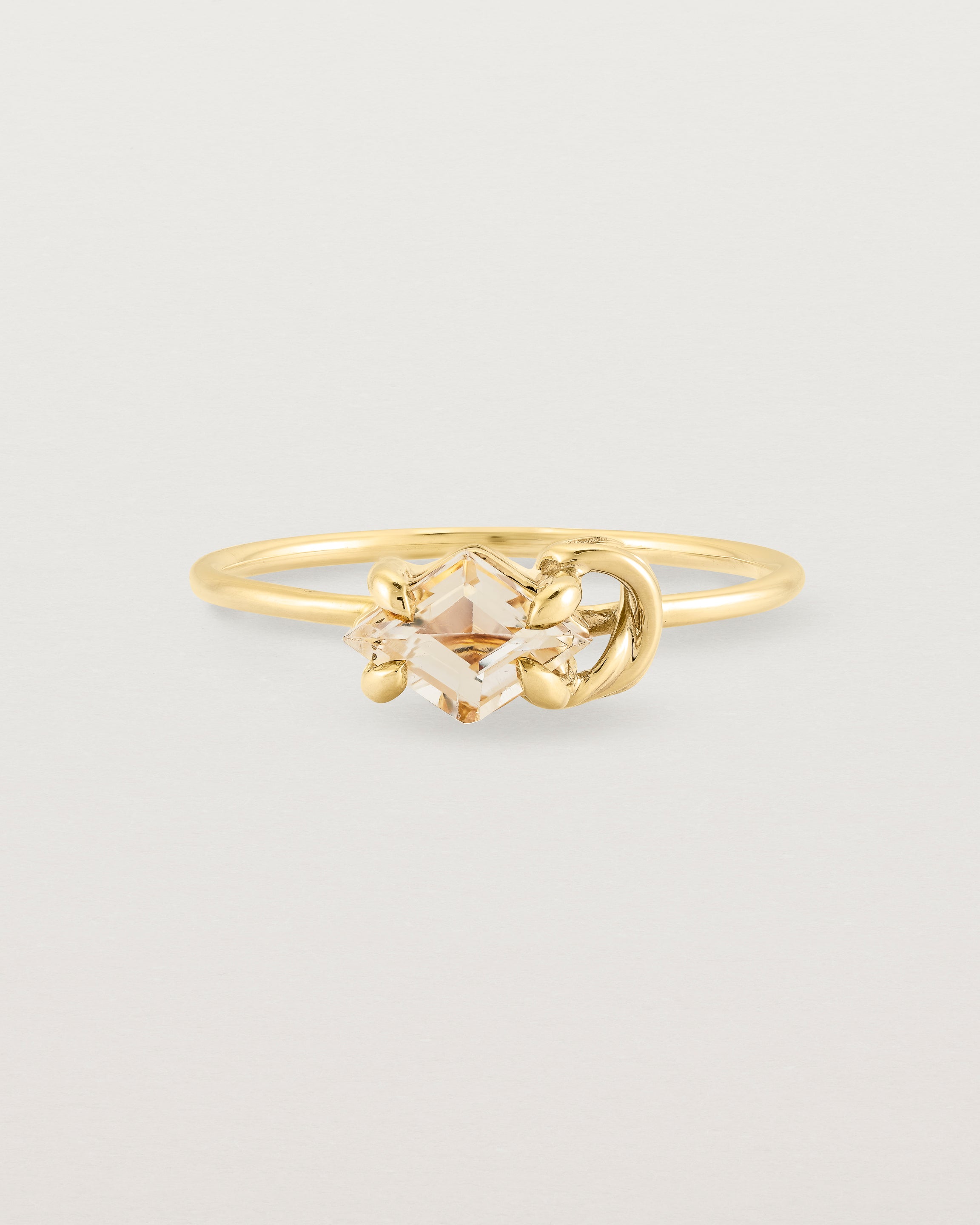 Front view of the Nuna Ring | Savannah Sunstone in Yellow Gold.