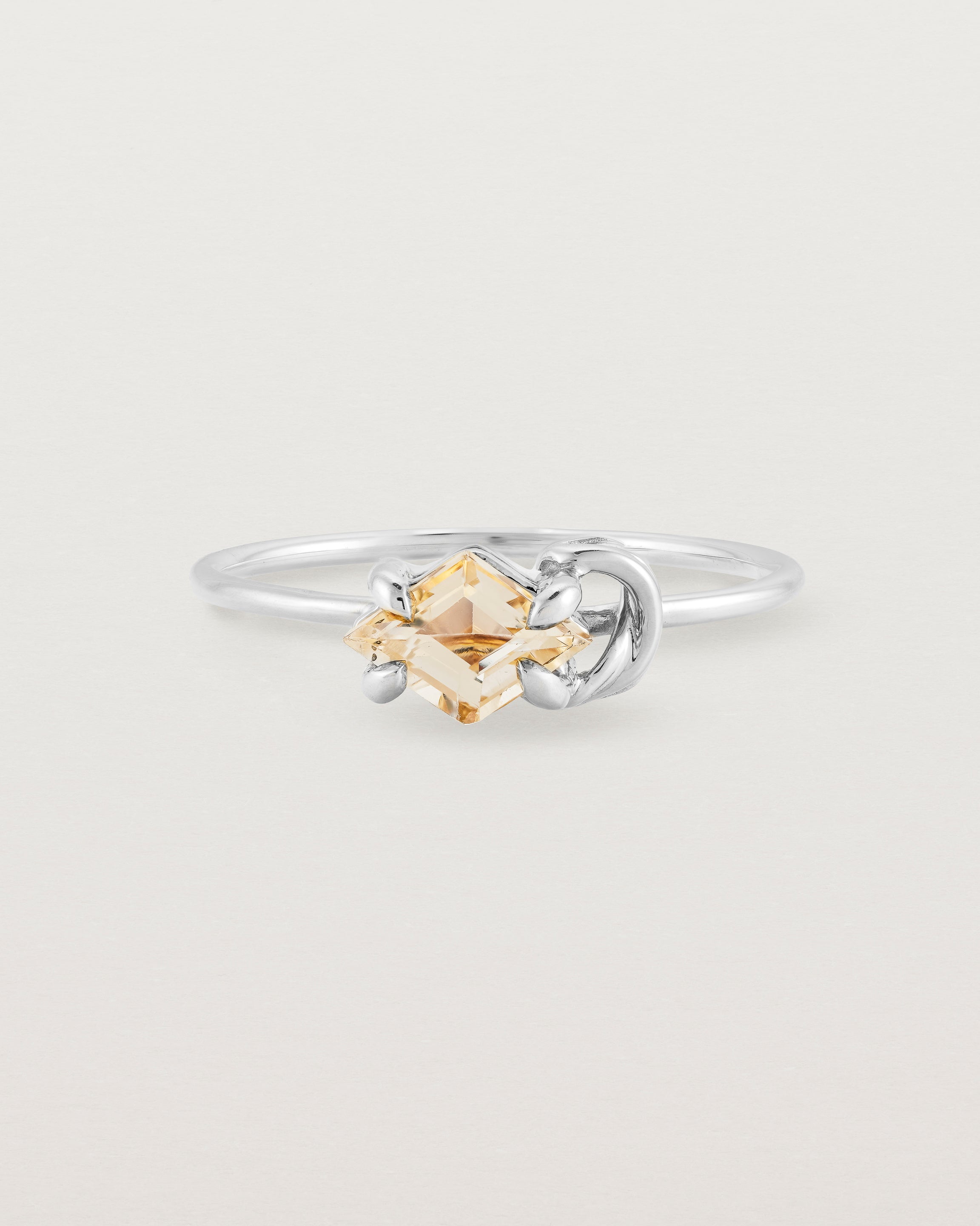 Front view of the Nuna Ring | Savannah Sunstone in White Gold.